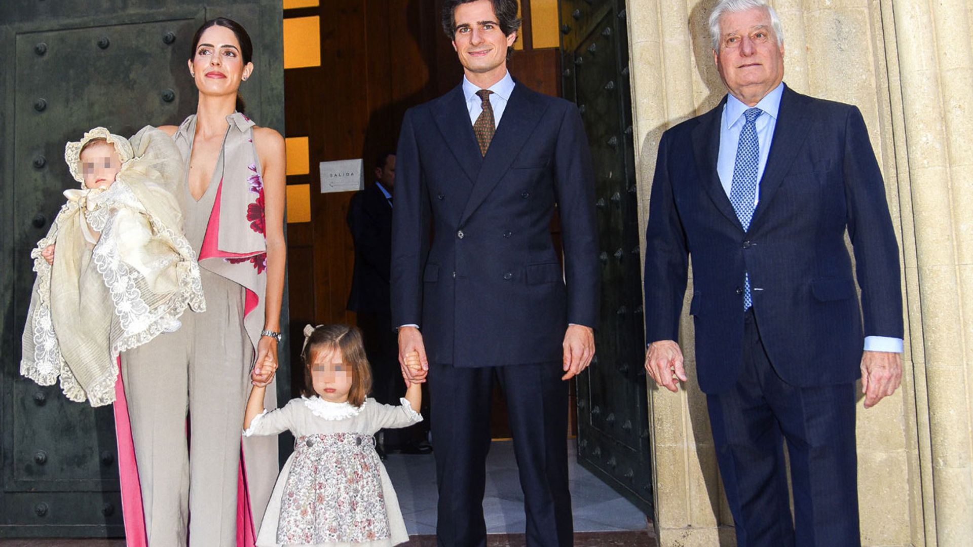 La gran reunión de los Alba para celebrar el bautizo de la hija pequeña de los duques de Huéscar en medio de la tensión familiar