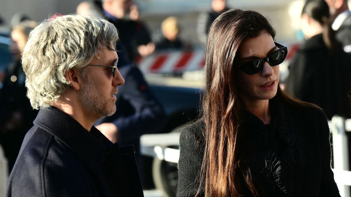 Las lágrimas de Anne Hathaway y los mensajes de amor de sus exparejas: el emotivo funeral de Valentino en Roma