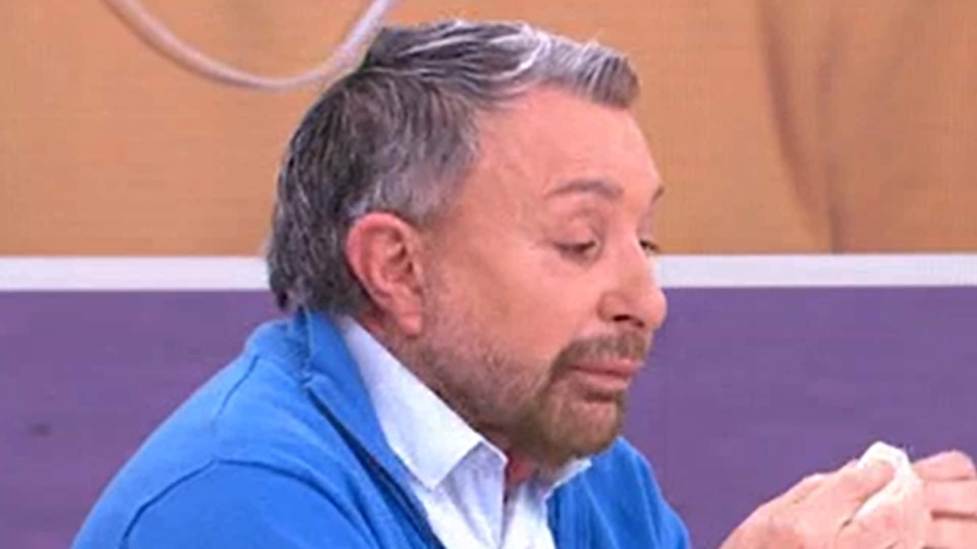 Parada llora a su amiga