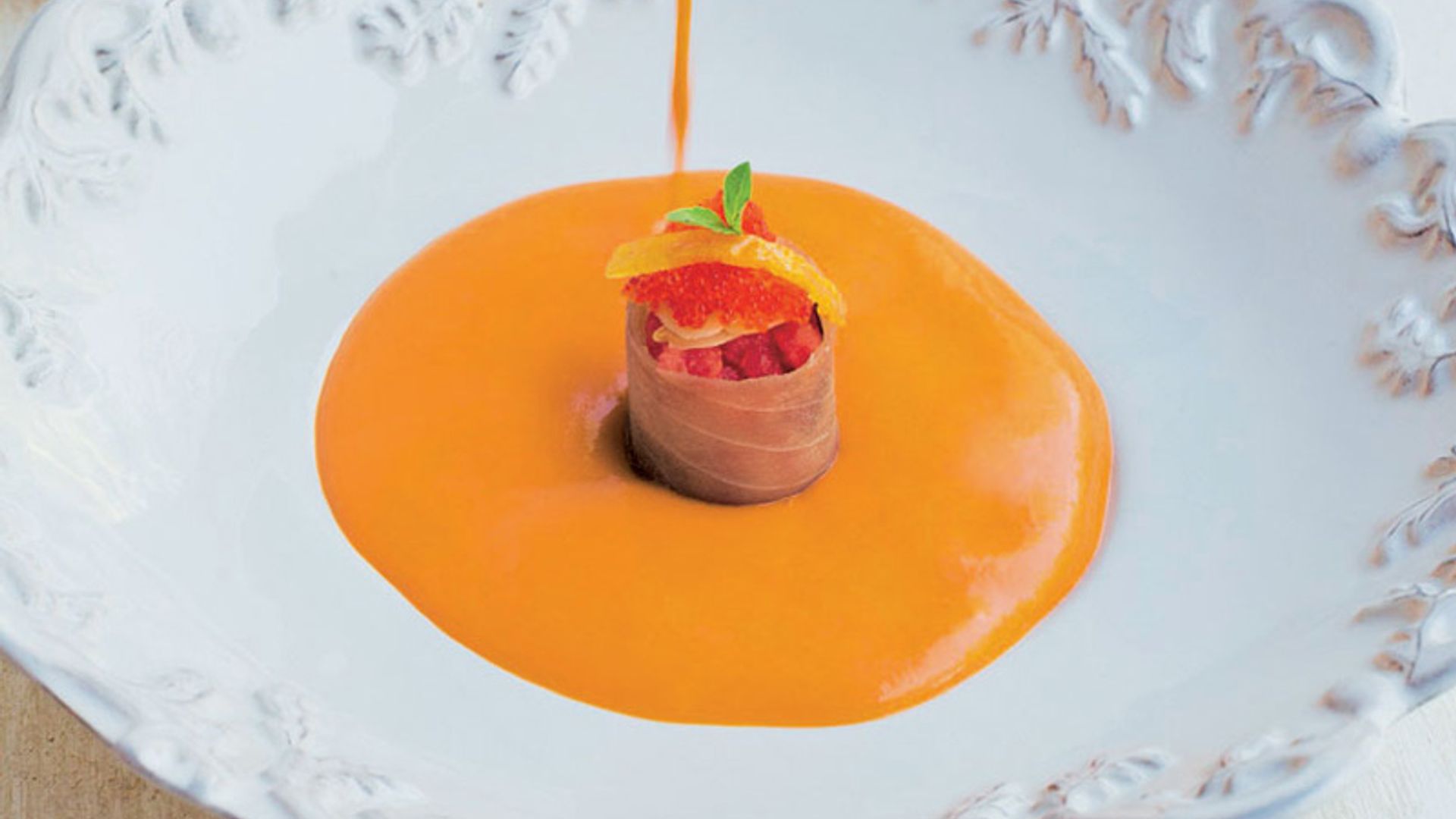 Gazpacho de tomatitos cherry con tartar de salmón