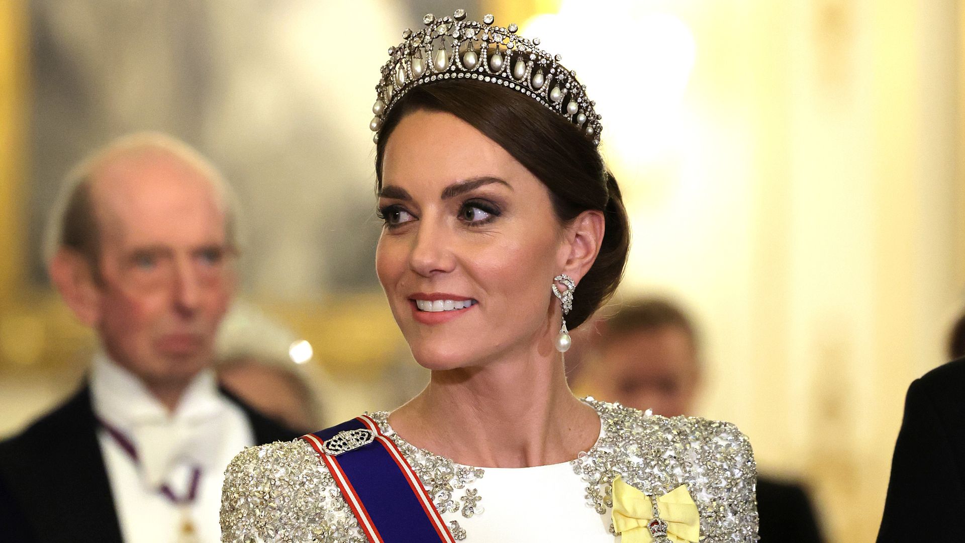 Las cuatro tiaras que esperan su regreso real en el inicio de la visita de Estado