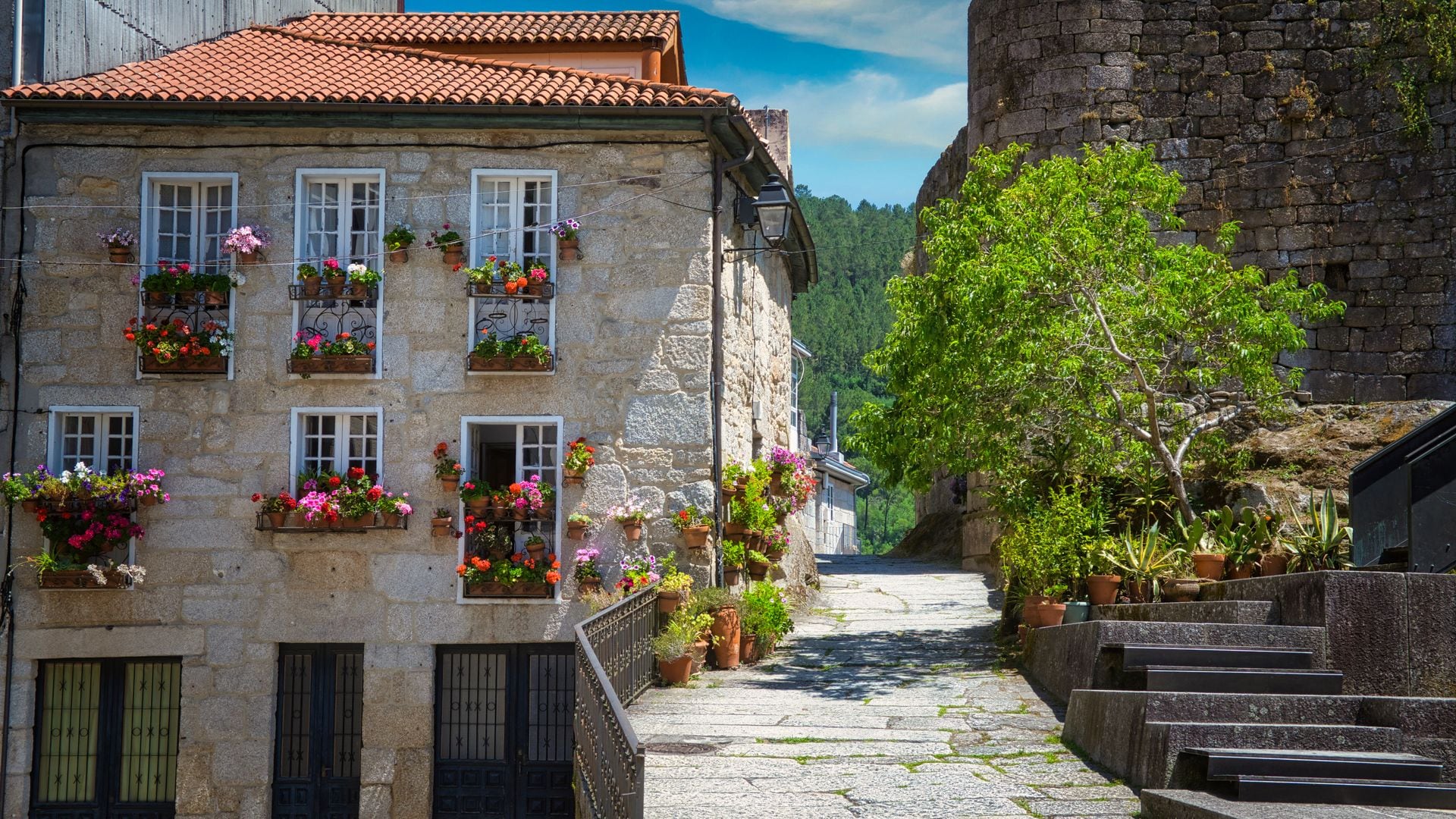 Calles empedradas y castillo de Ribadavia, Ourense, Galicia