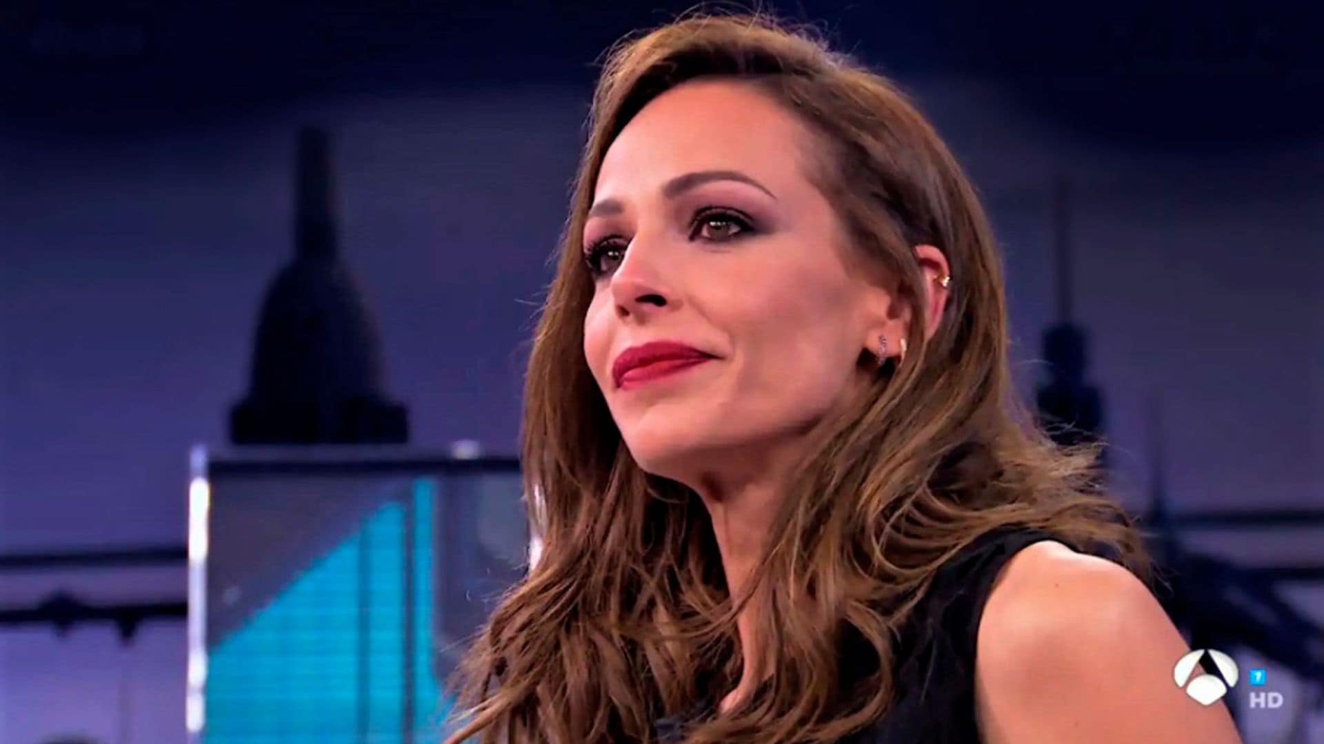Las lágrimas de Eva González, emocionadísima en la final de 'La Voz', que tiene que ser 'rescatada' por Pablo López