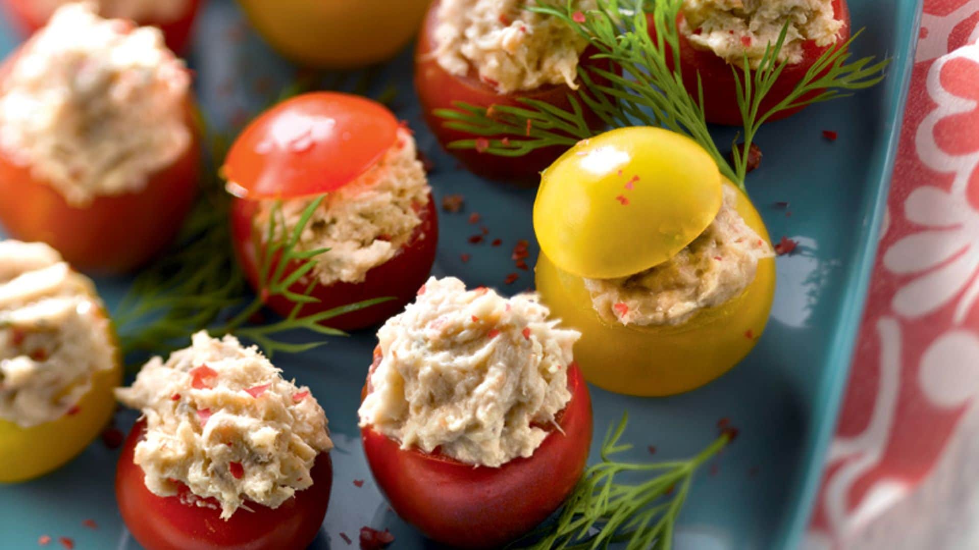 Tomates 'cherry' rellenos de atún y mejillones