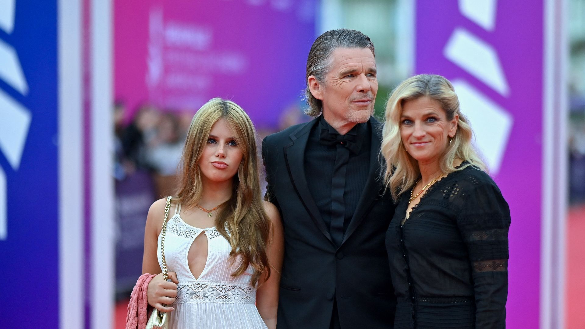 Ethan Hawke posa con su familia en el Festival de Cine de Deauville, en Francia