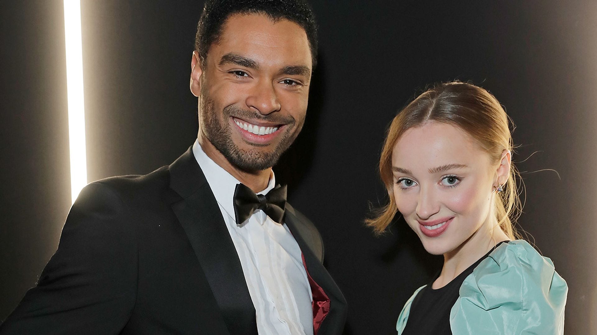 Regé-Jean Page, de 'Los Bridgerton', aclara si mantiene un romance con su compañera Phoebe Dynevor