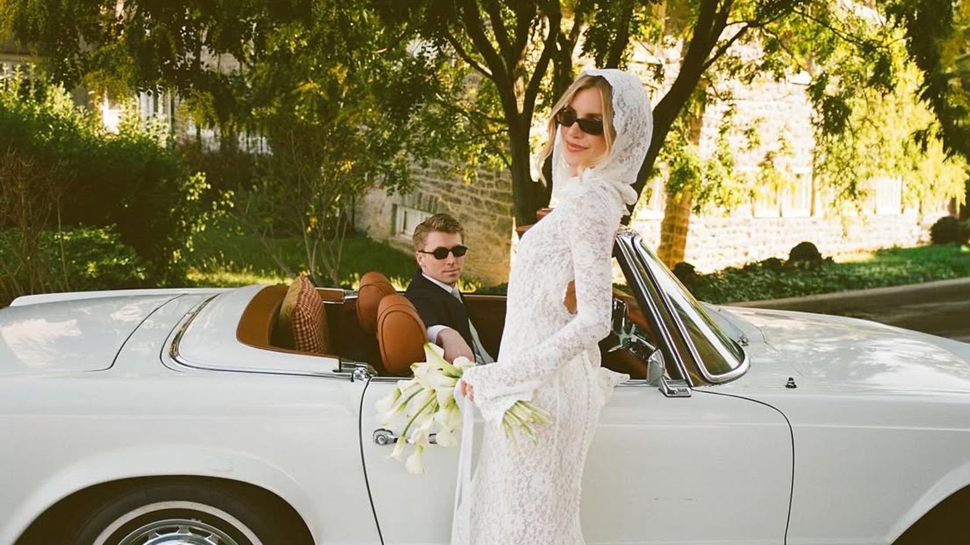 Vestido de novia con encaje y manga larga