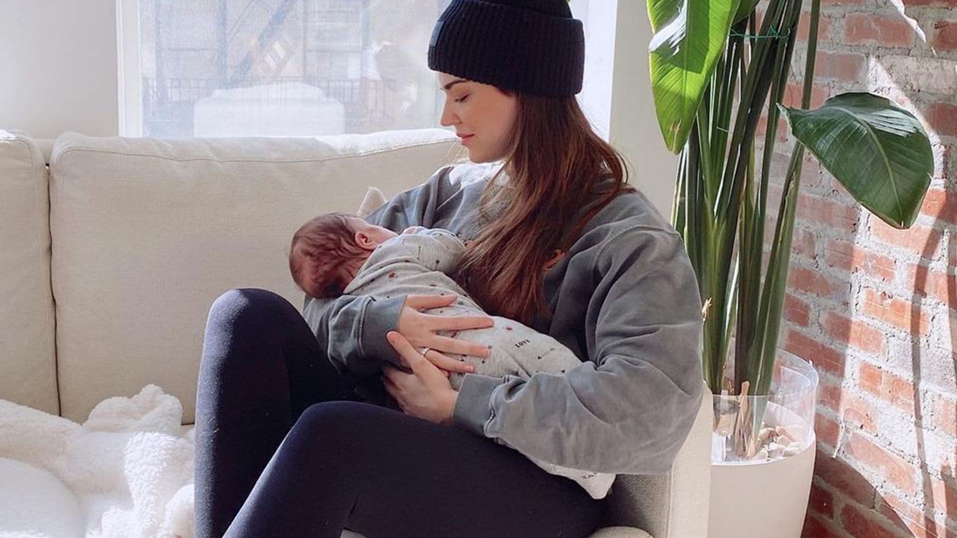 Hablamos con Clara Alonso de sus miedos al dar a luz en plena pandemia: 'Estaba aterrada de tener que pisar un hospital'