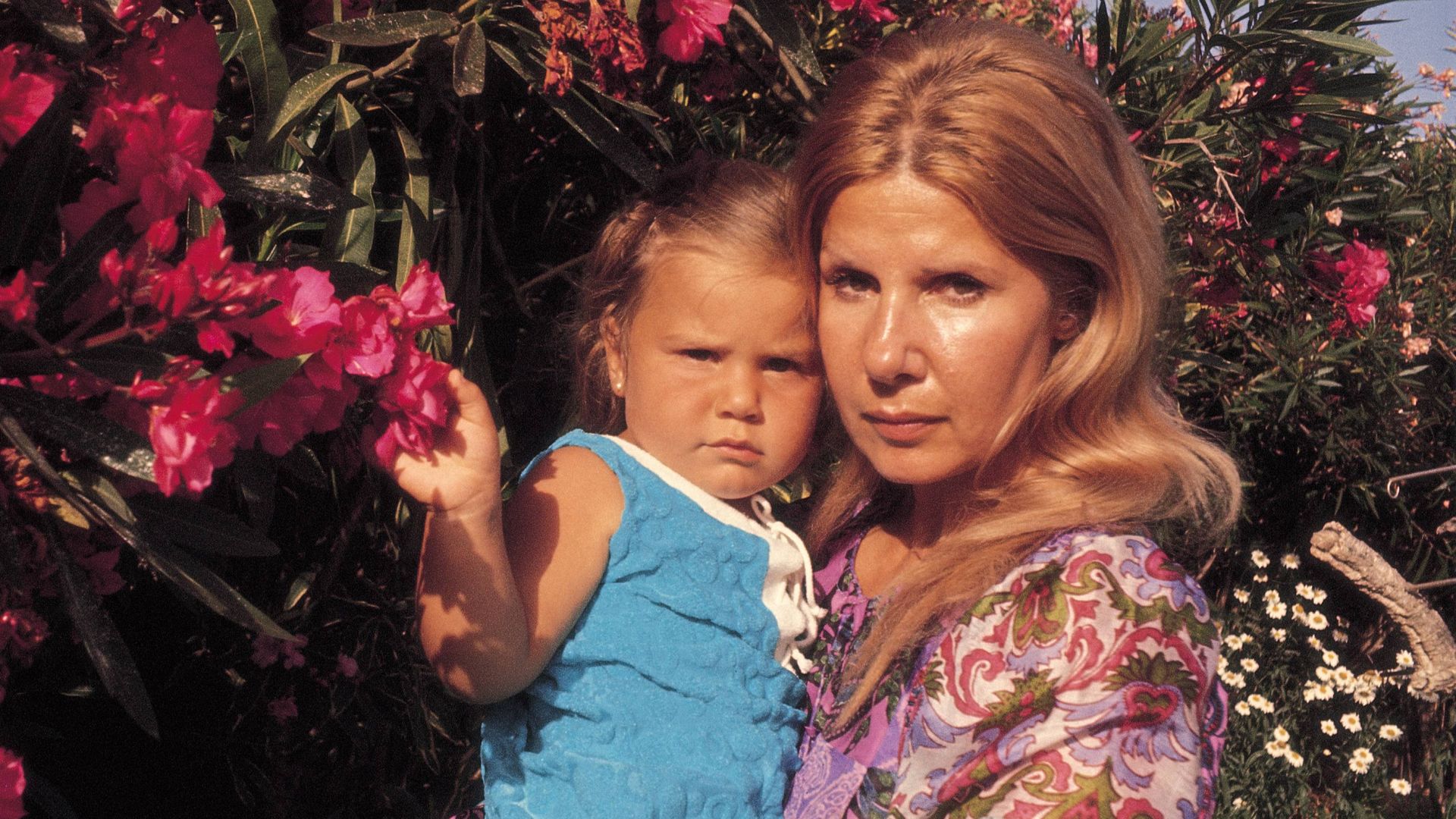 La recordada duquesa de Alba con su hija Eugenia, cuando era niña, en brazos