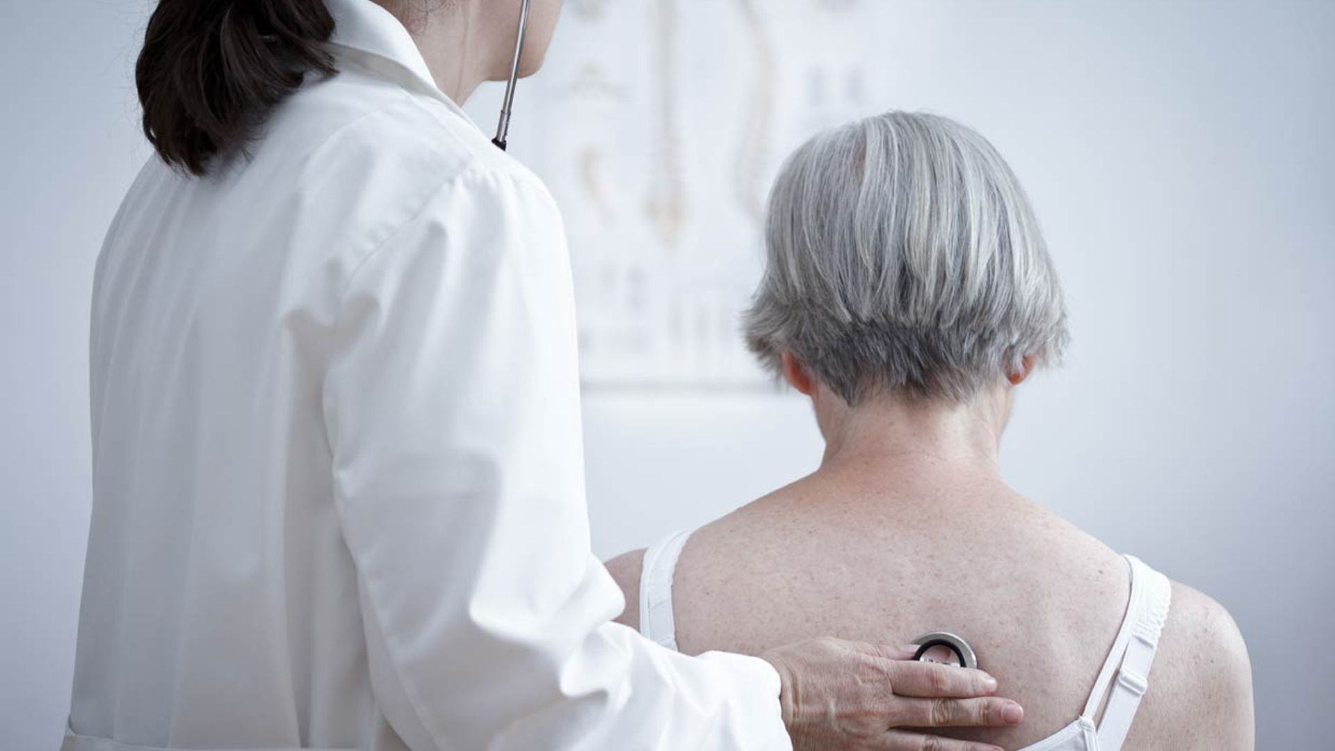 Los expertos llaman a los mayores de 65 años a vacunarse para prevenir la neumonía