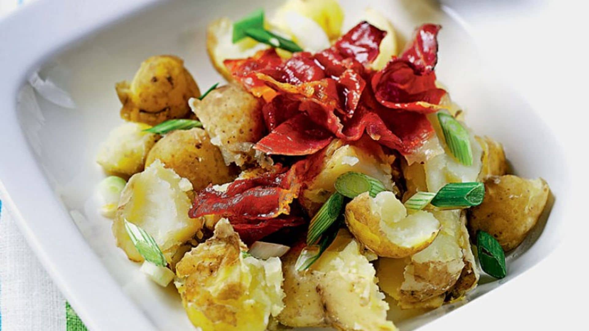 Ensalada de patatas y queso fresco con jamón