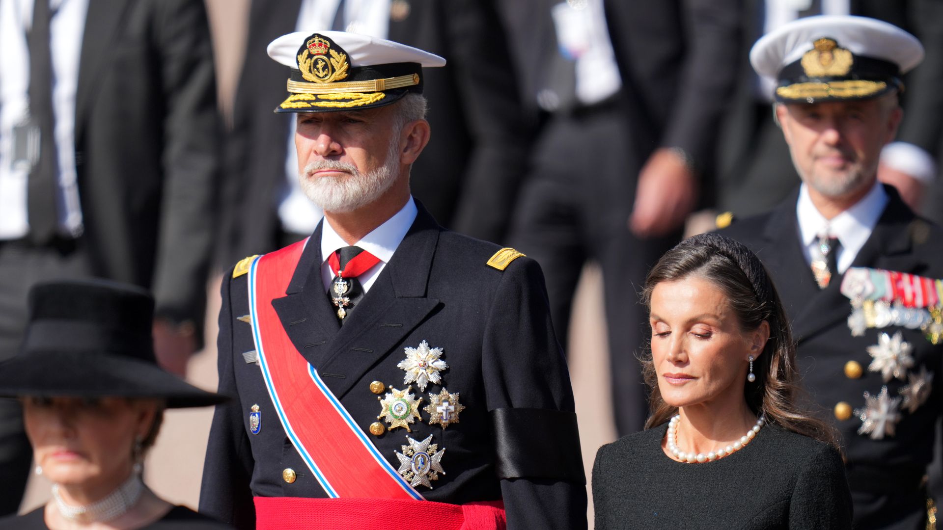 El rey Felipe VI con la reina Letizia en el funeral de Harald de Noruega