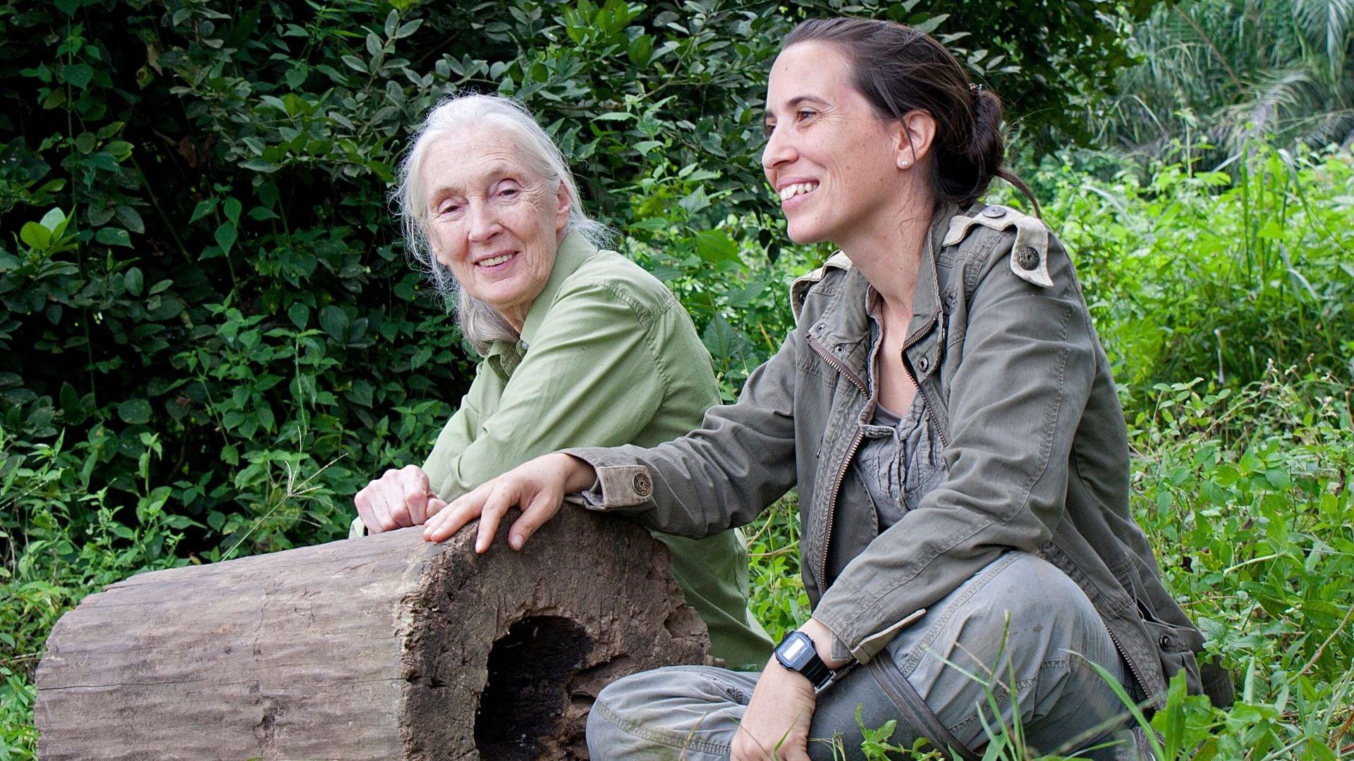 La Dra. Rebeca Atencia y la Dra. Jane Goodall en el Centro de Rehabilitación de Tchimpounga, del IJC, en Congo