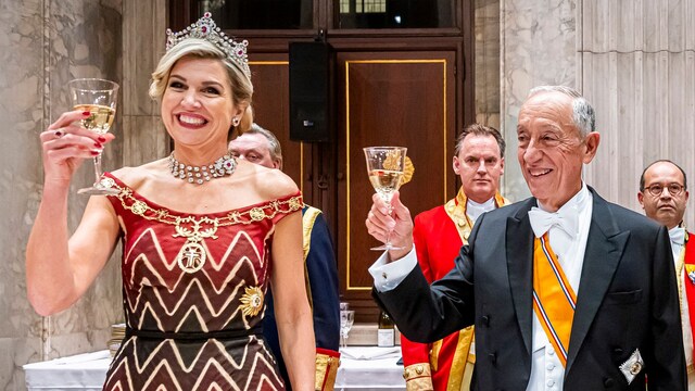 Maxima de Holanda brindando con Marcelo Rebelo de Sousa