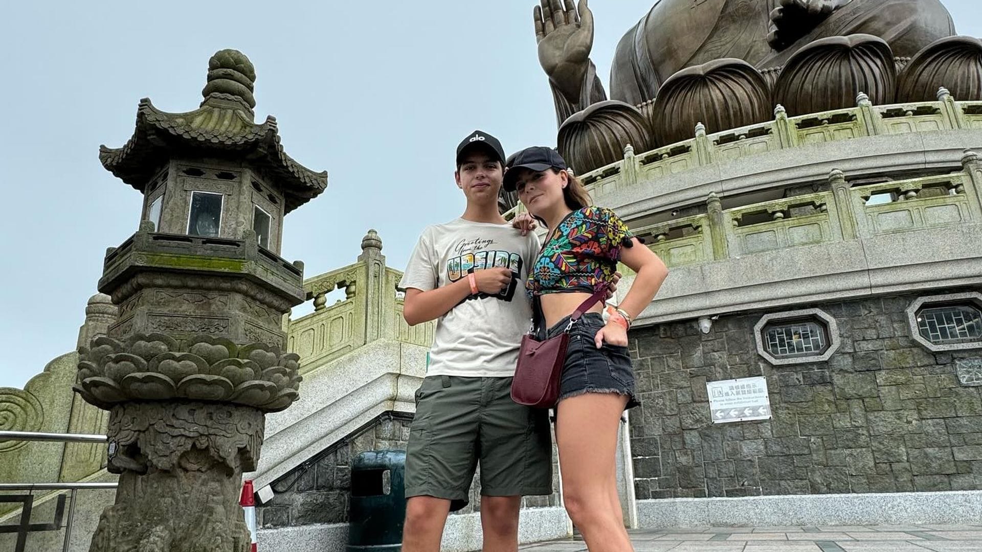 Con un viaje por Asia, Grettell Valdez inicia los festejos precumpleaños junto a su hijo Santino