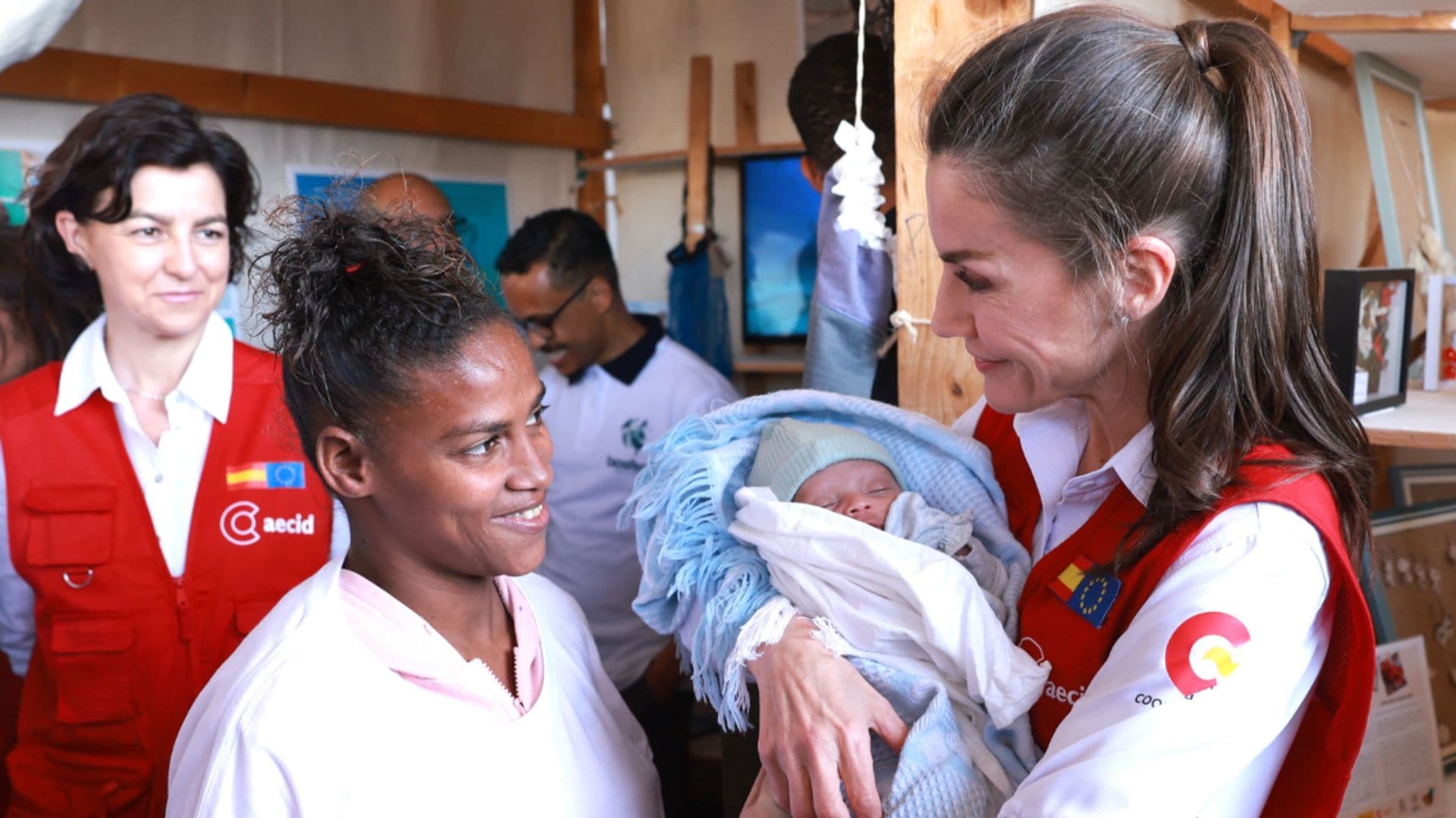 Las imágenes de la reina Letizia impulsando la igualdad de género en Cabo Verde: 'La labor es admirable e imprescindible'