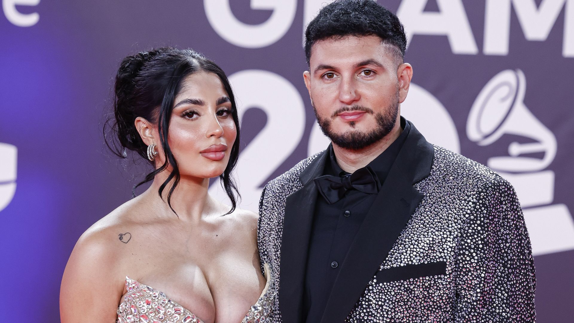 Omar Montes y Lola Romero en los Latin Grammy de 2023