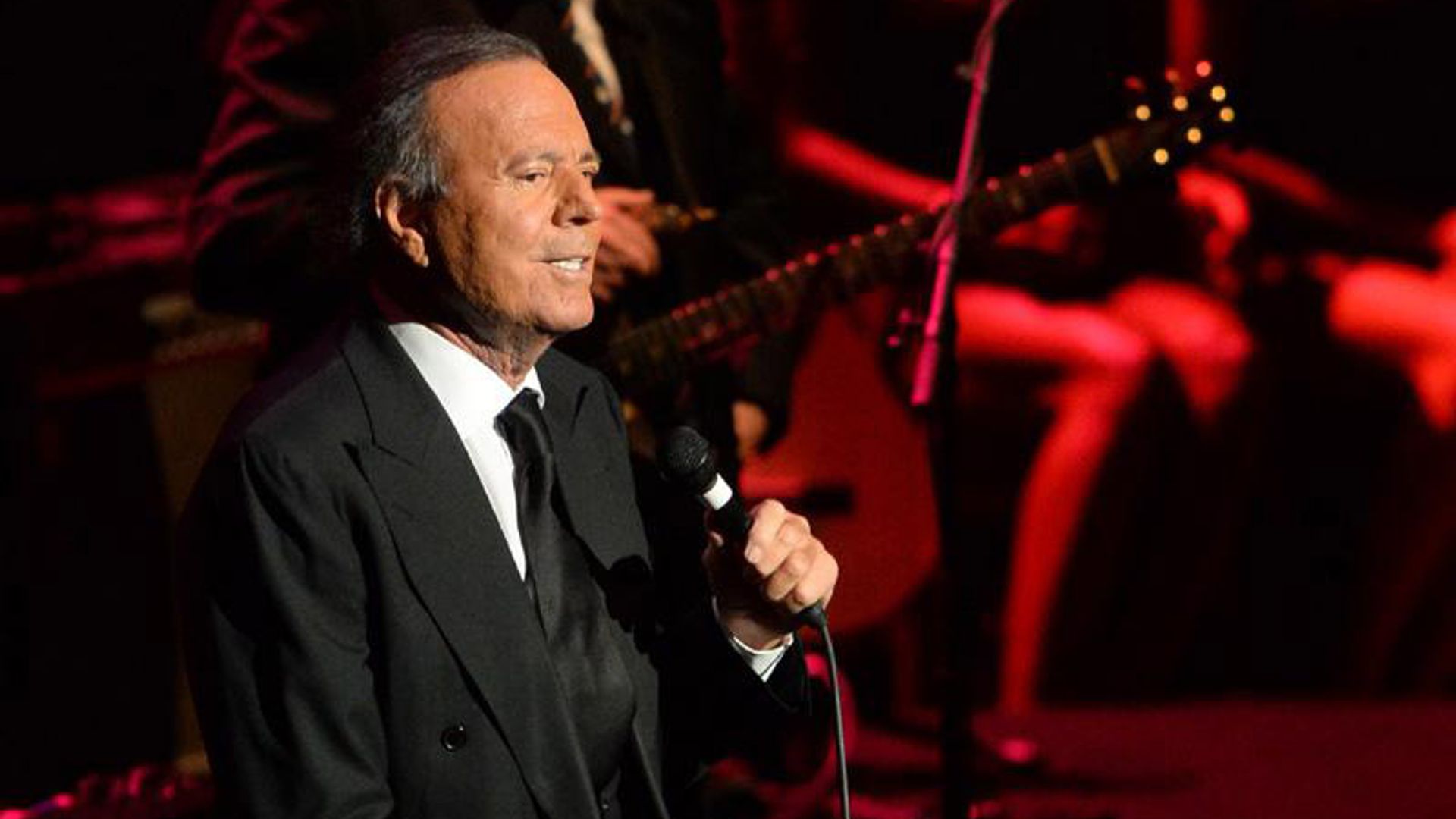 Julio Iglesias cumple 79 años, con el mejor humor y ganas de volver a grabar
