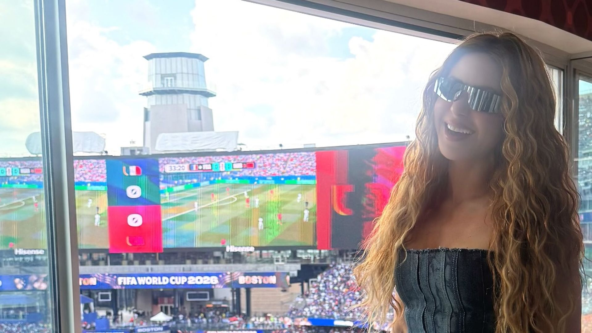 Shakira celebra la victoria de Francia con sus hijos en el estadio y revela un dato desconocido sobre Kylian Mbappé en el Mundial: "¿Sabíais que…?"