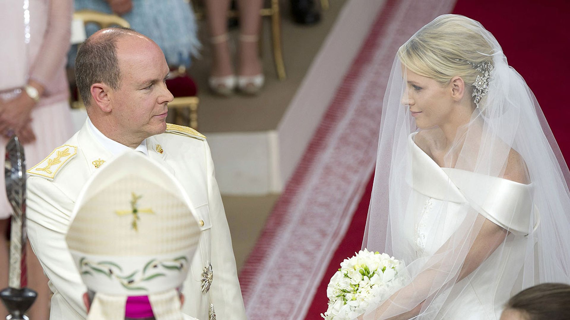 Charlene y Alberto de Mónaco celebrarán su décimo aniversario con una miniserie: no te pierdas el avance