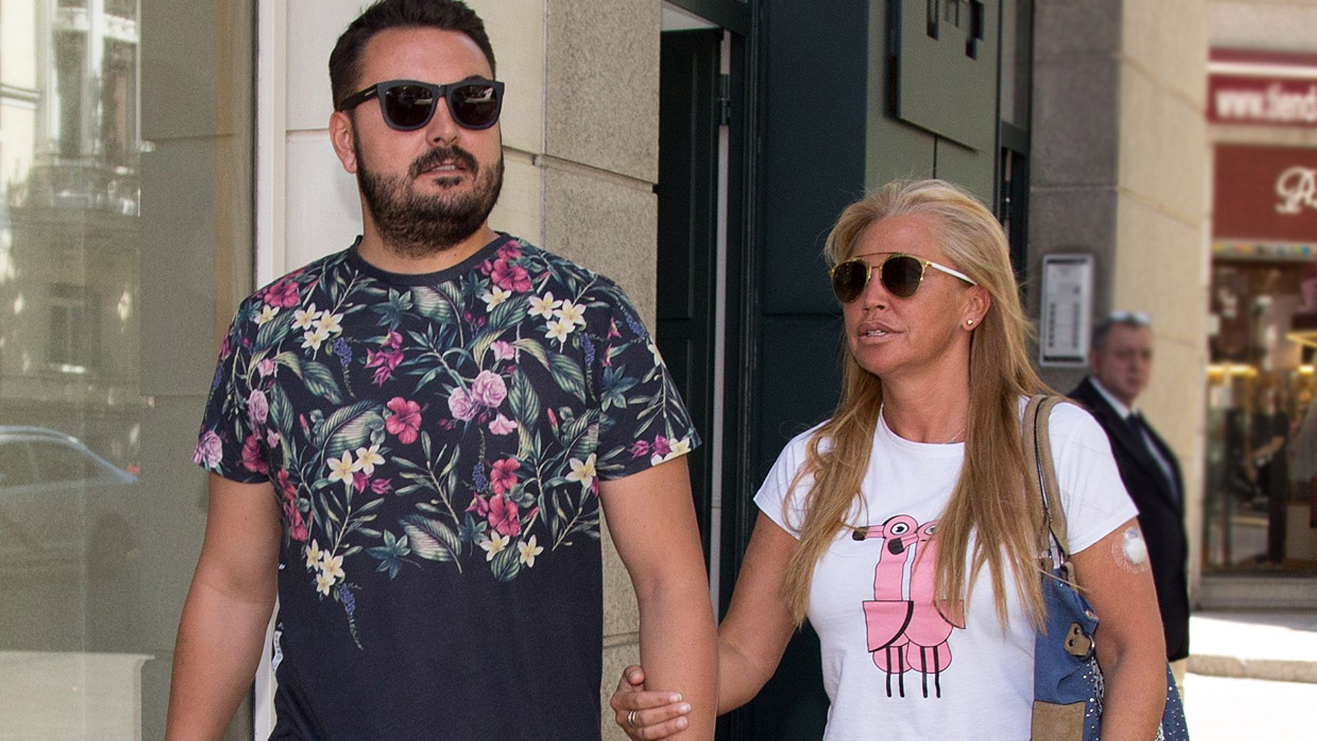 Belén Esteban reaparece tras ser operada para dar las gracias a su marido con esta romántica foto