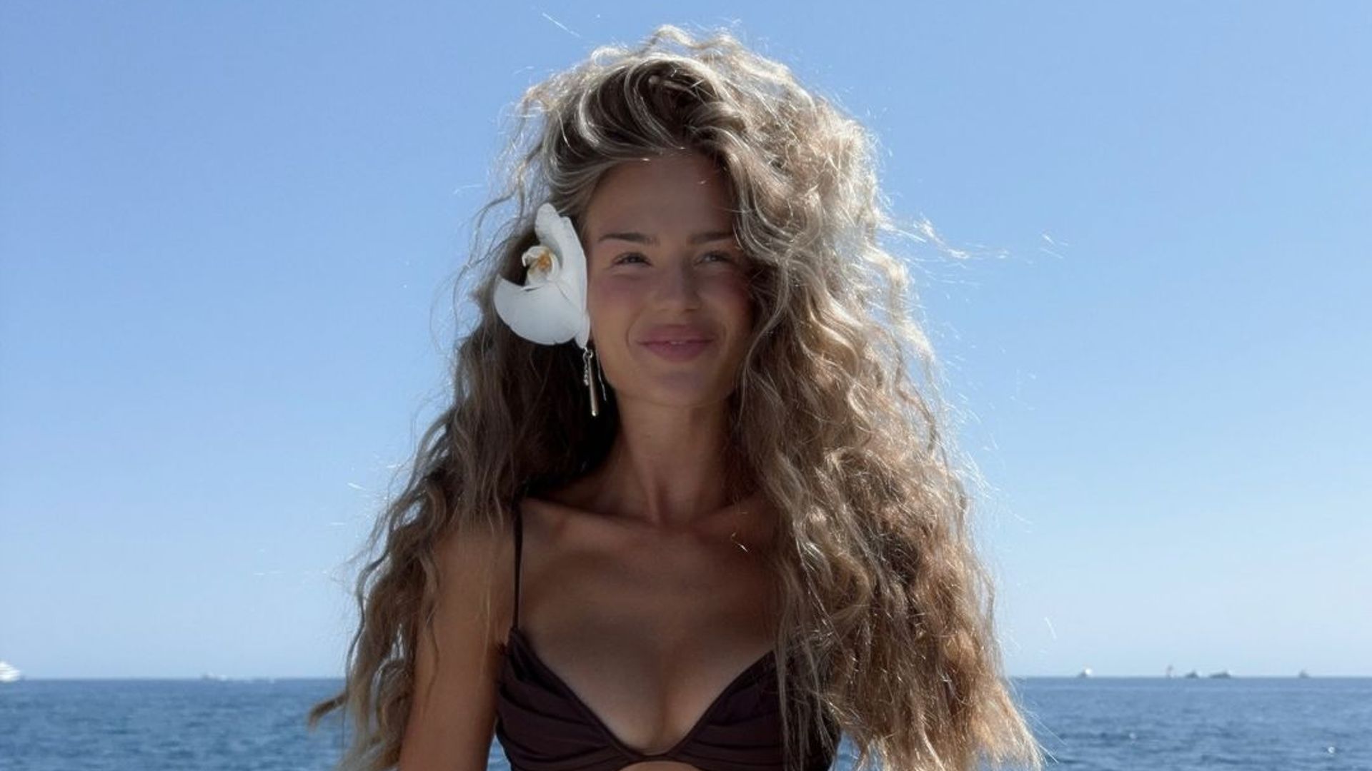 ¿Aún no has probado este truco viral que evita el pelo encrespado en la playa?