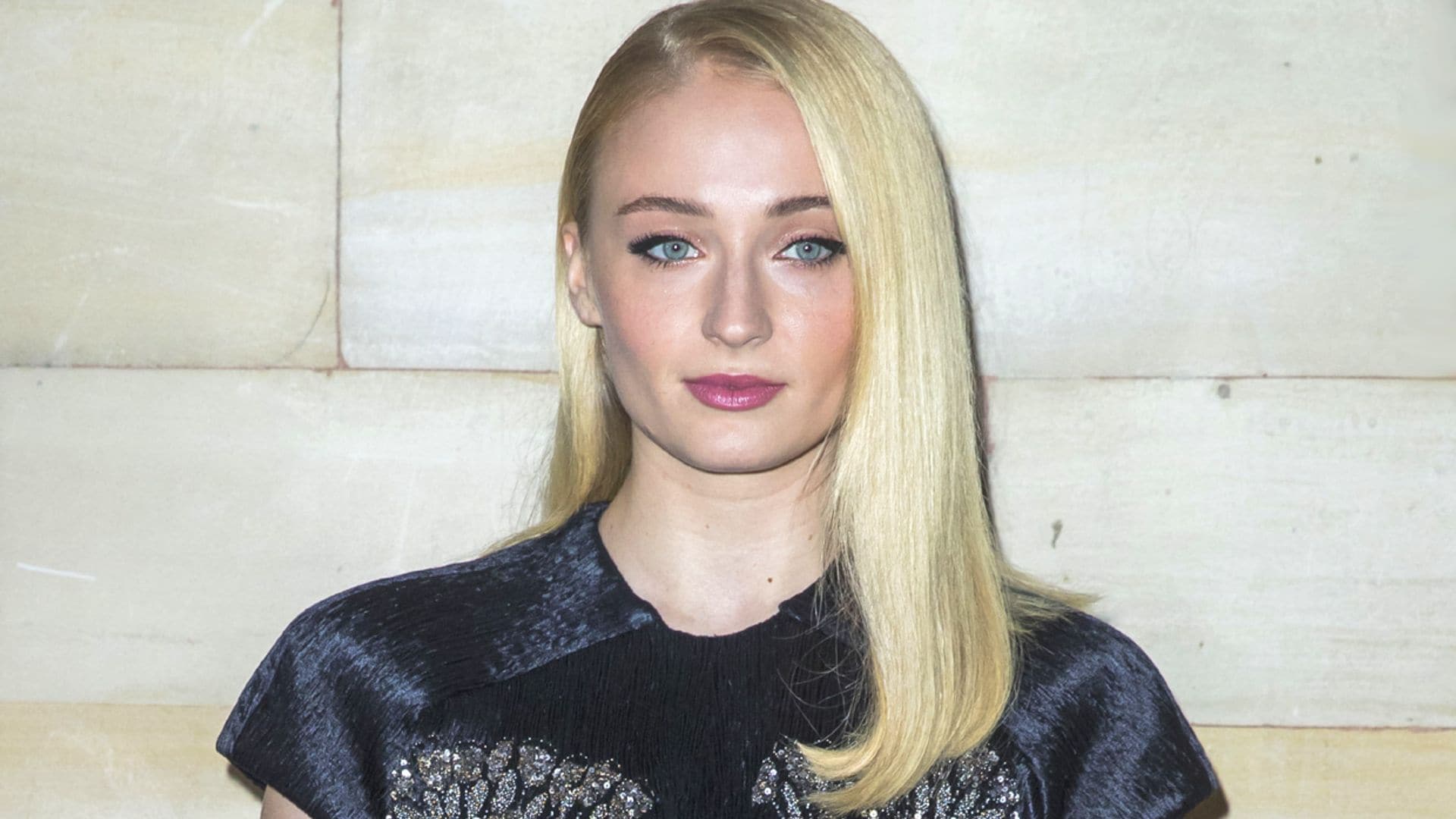 Sophie Turner causa sensación con su nuevo flequillo