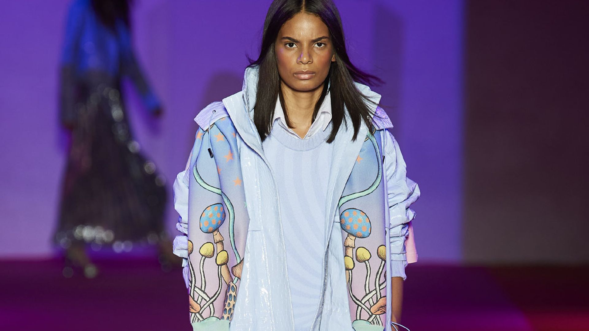 ¡Adiós flores! El estampado que más verás en unas semanas renovará tus vaqueros y hasta tu look de invitada