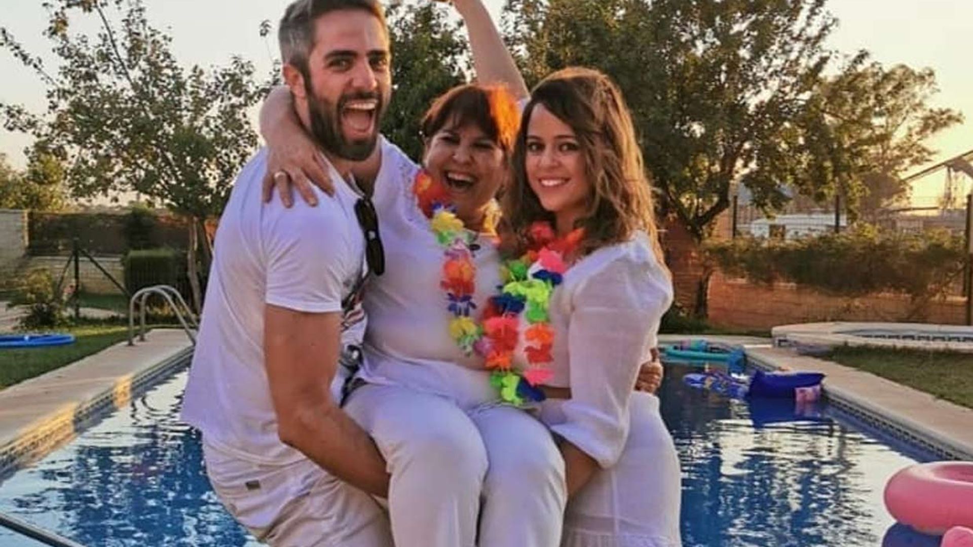 Diversión y emotividad a partes iguales en la felicitación de Roberto Leal a su hermana