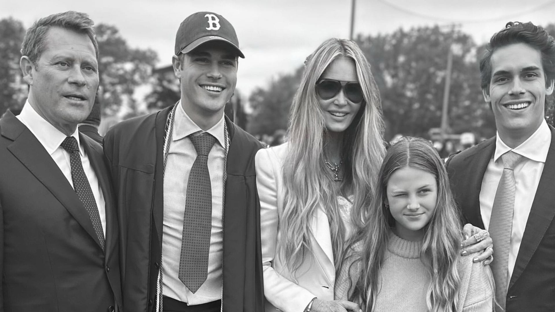 Elle Macpherson y Arpad Busson, dos ex bien avenidos en la graduación de su hijo menor