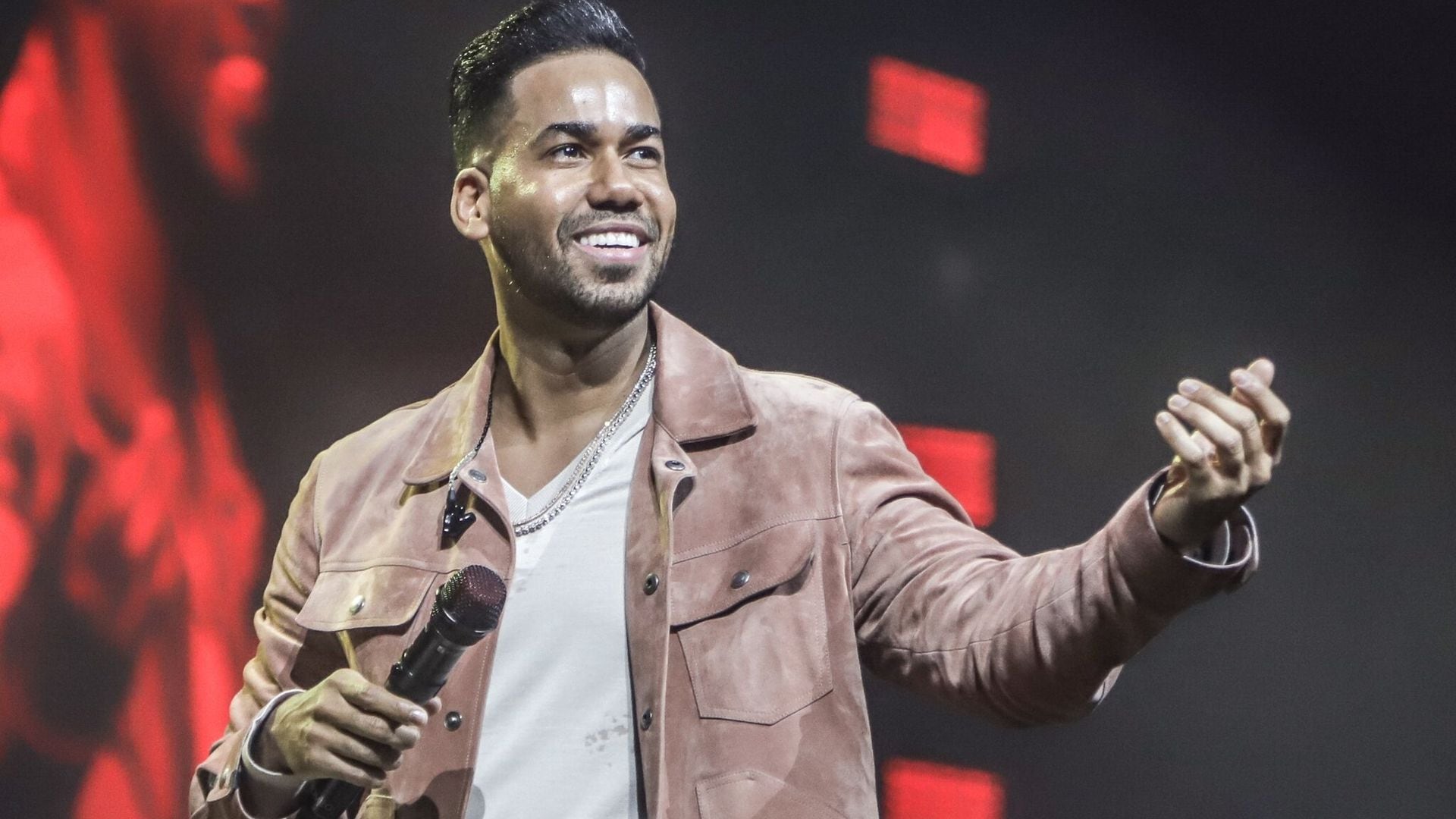 Romeo Santos anuncia el nacimiento de su tercer hijo