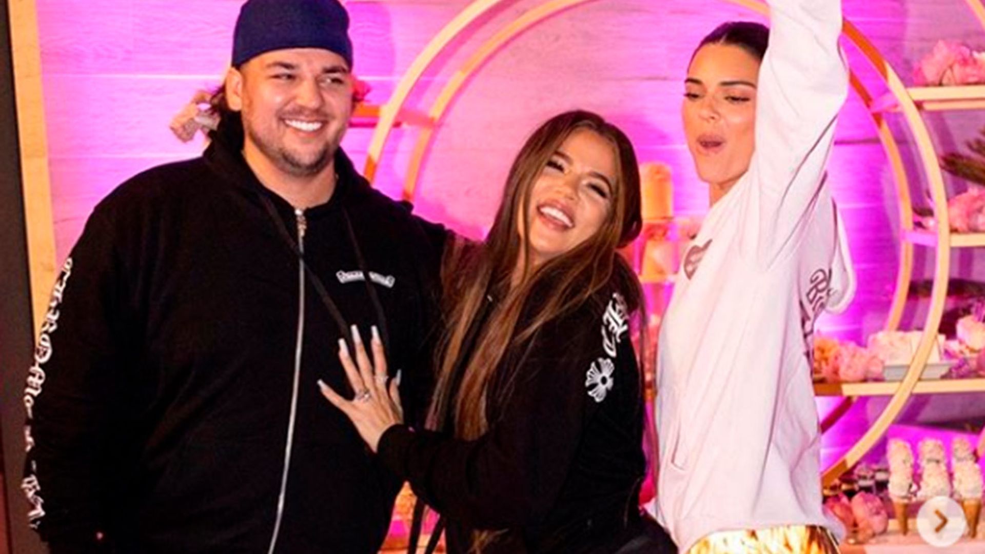 Mascarillas personalizadas, un tobogán hinchable... el fiestón de cumpleaños de Khloé Kardashian