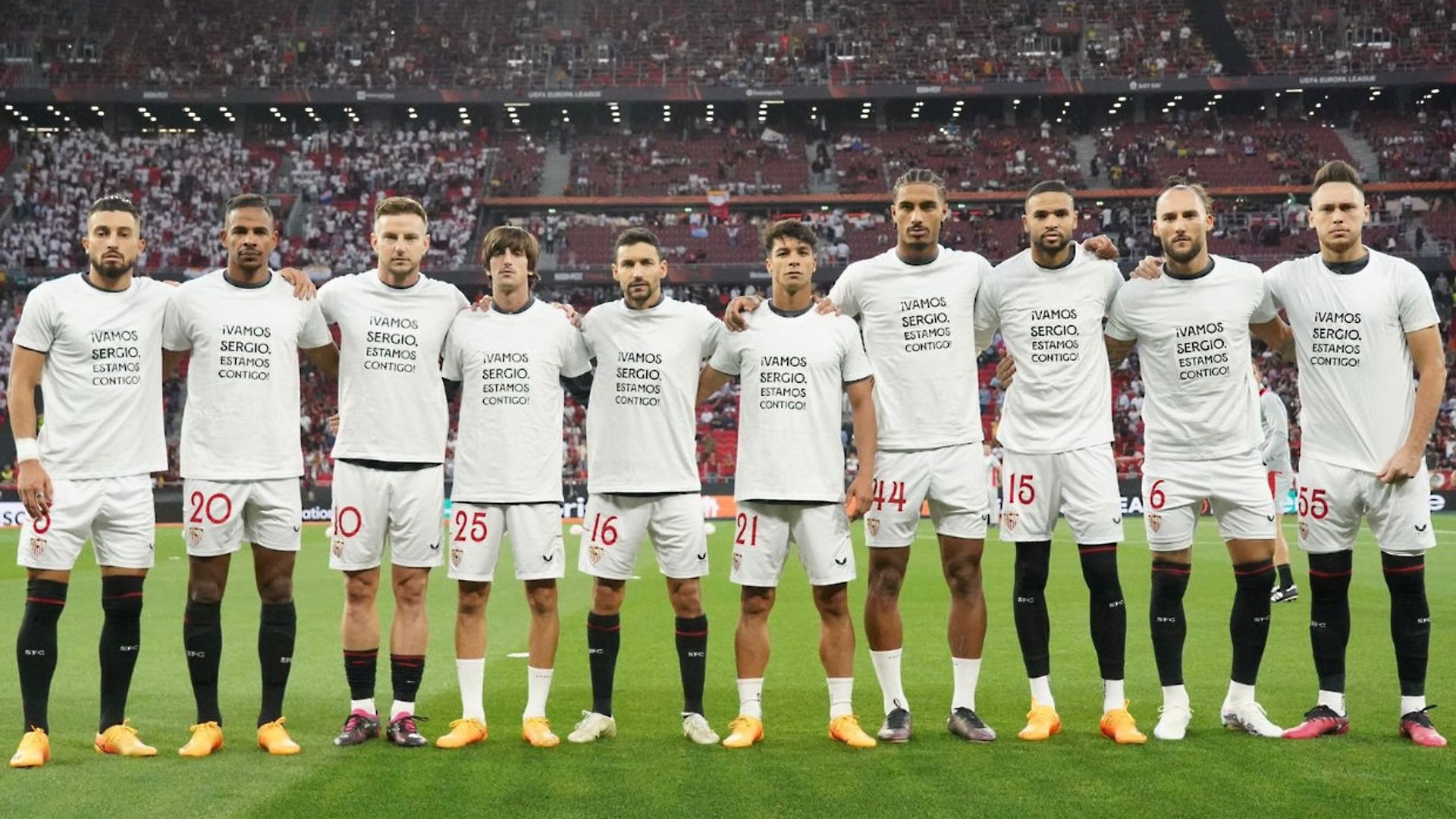 El emocionante mensaje de los jugadores del Sevilla a Sergio Rico durante la final de la Europa League