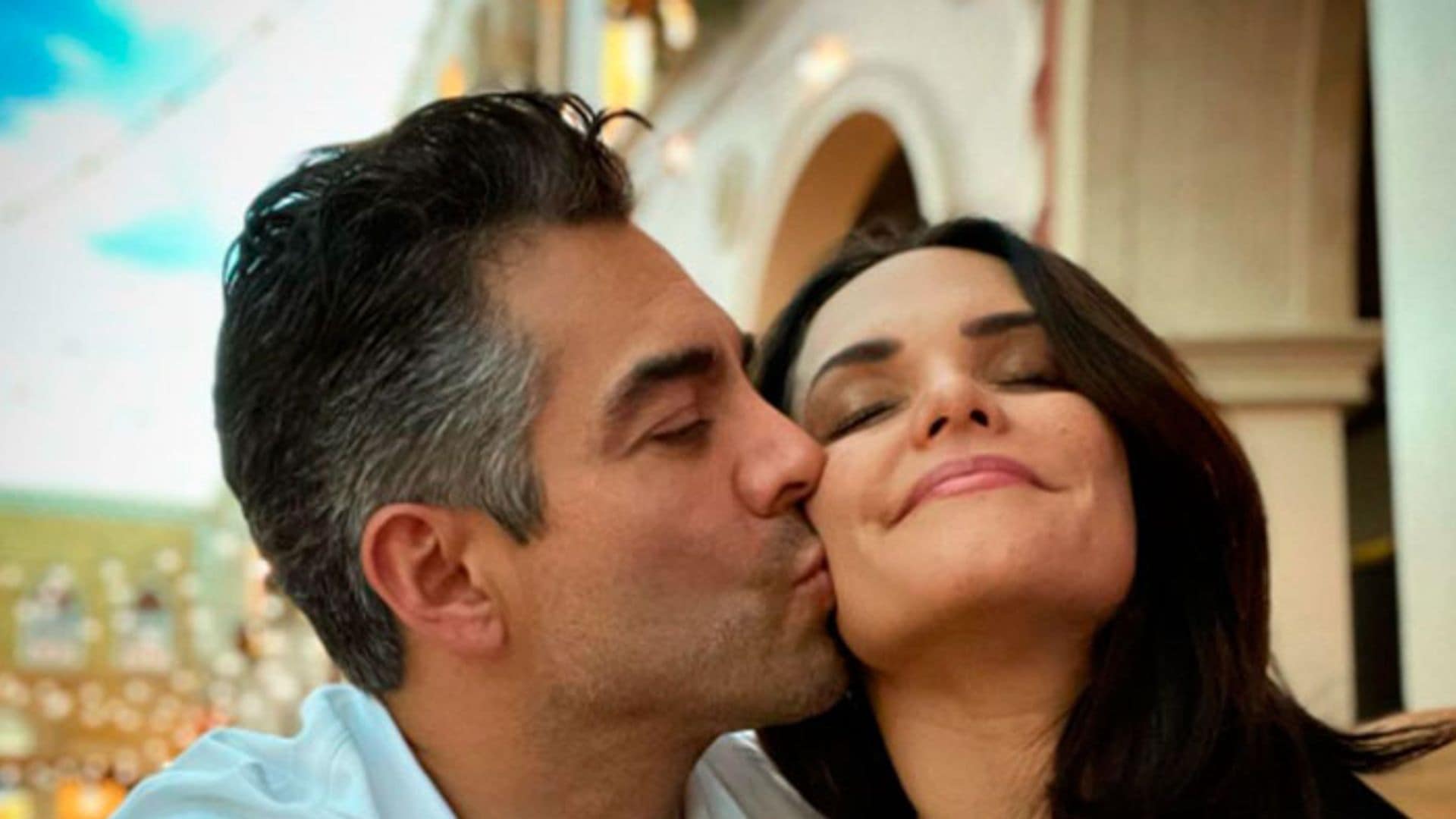 En agosto celebraron sus 24 años de casado.