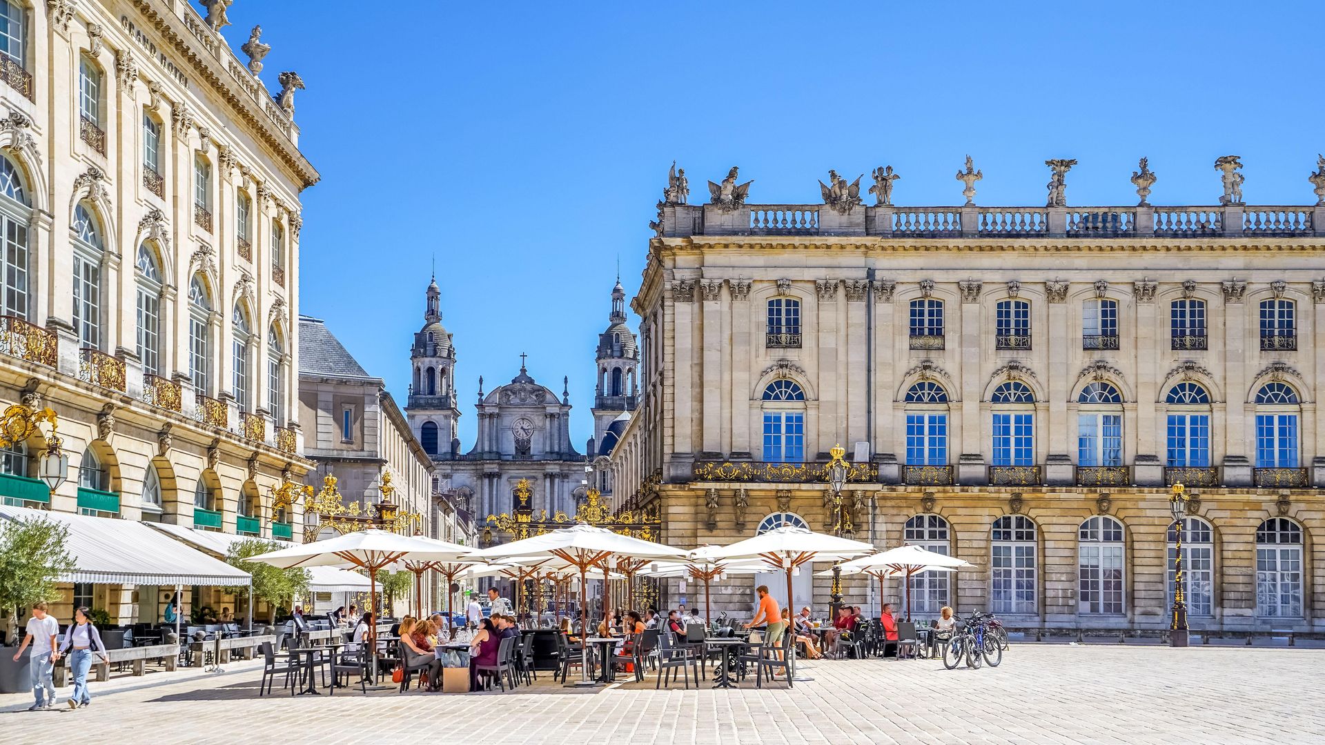 La ciudad francesa que tiene una de las plazas reales más bellas de toda Europa, Patrimonio de la Humanidad