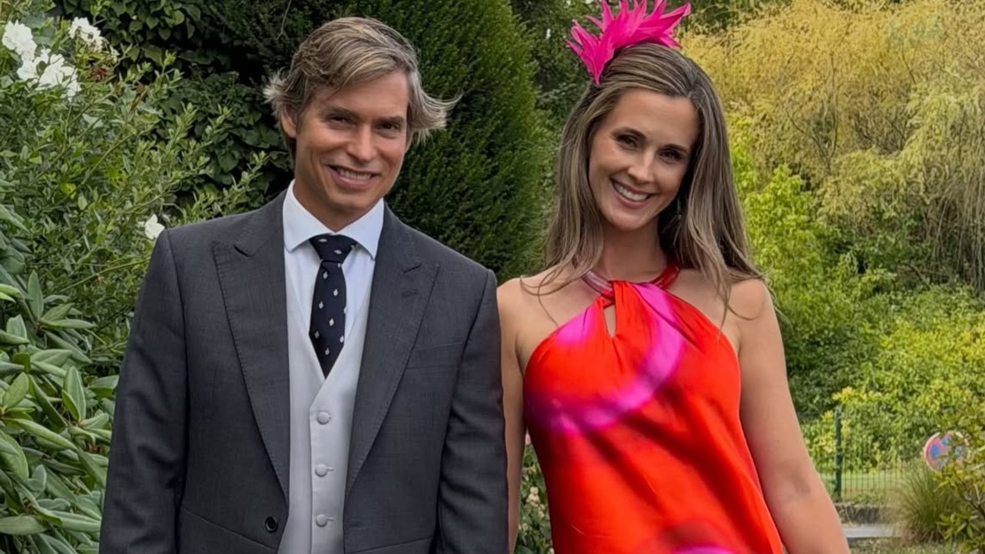Astrid Klisans junto a Carlos Baute en una boda familiar, 2026.