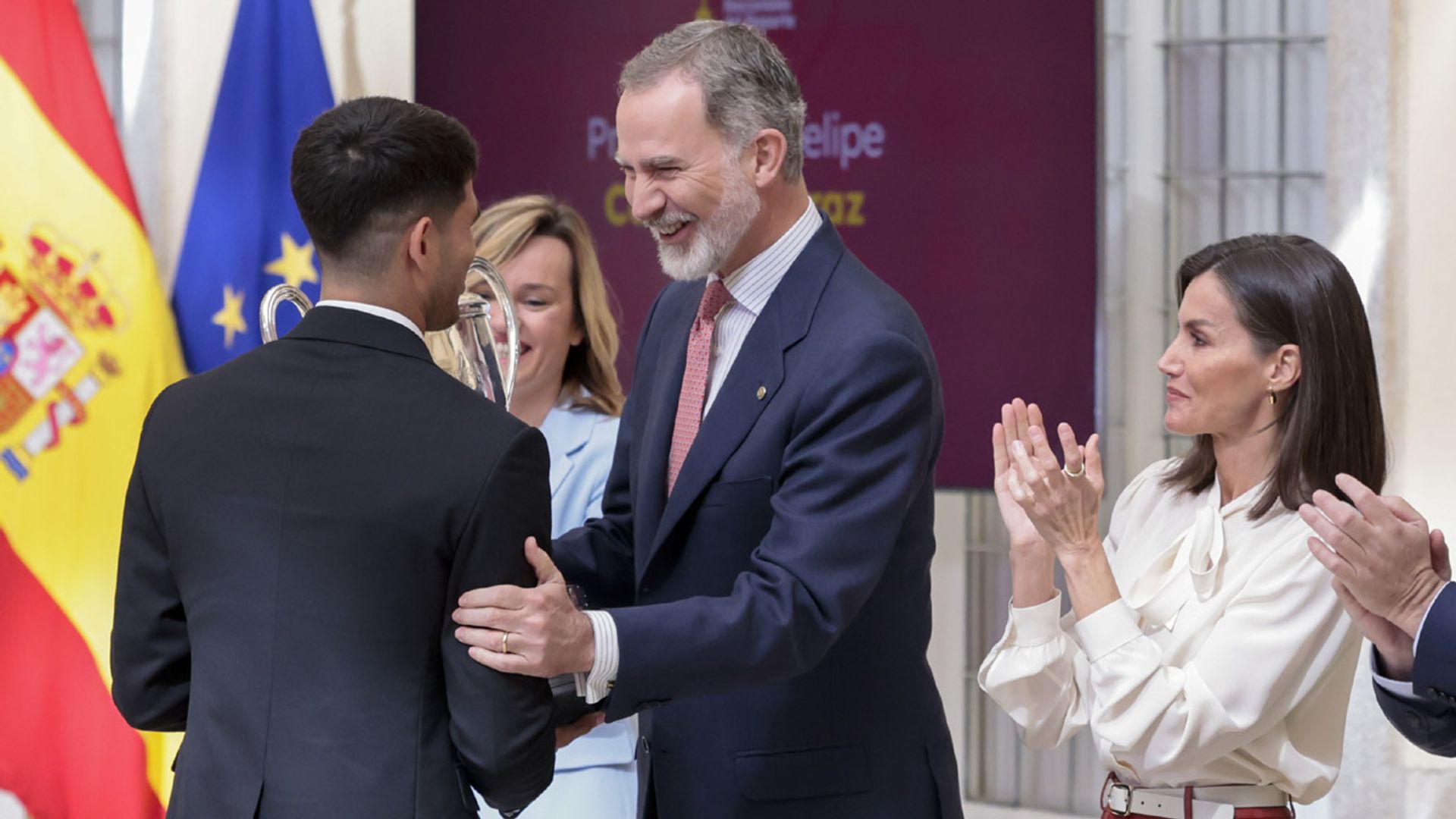 Los reyes Felipe y Letizia premian a Carlos Alcaraz y Susana Rodríguez por ser los deportistas más destacados