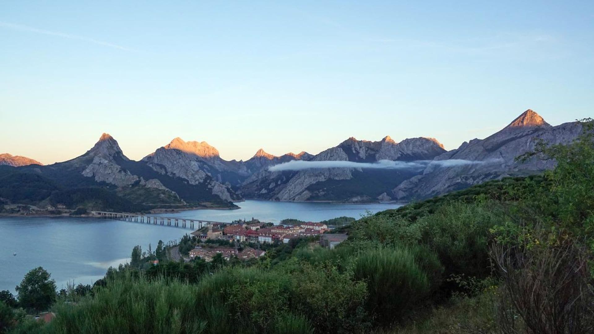 Riaño y ese bello paisaje que parecen los fiordos leoneses