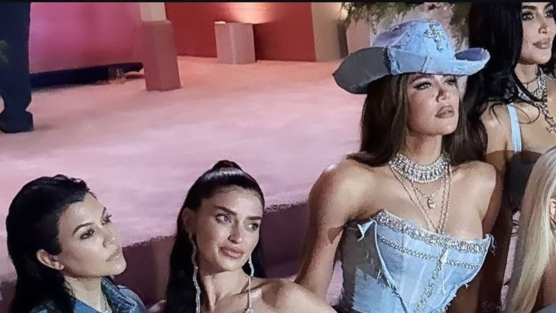 Los detalles del 40 cumpleaños de Khloé Kardashian, una gran fiesta inspirada en una mítica artista