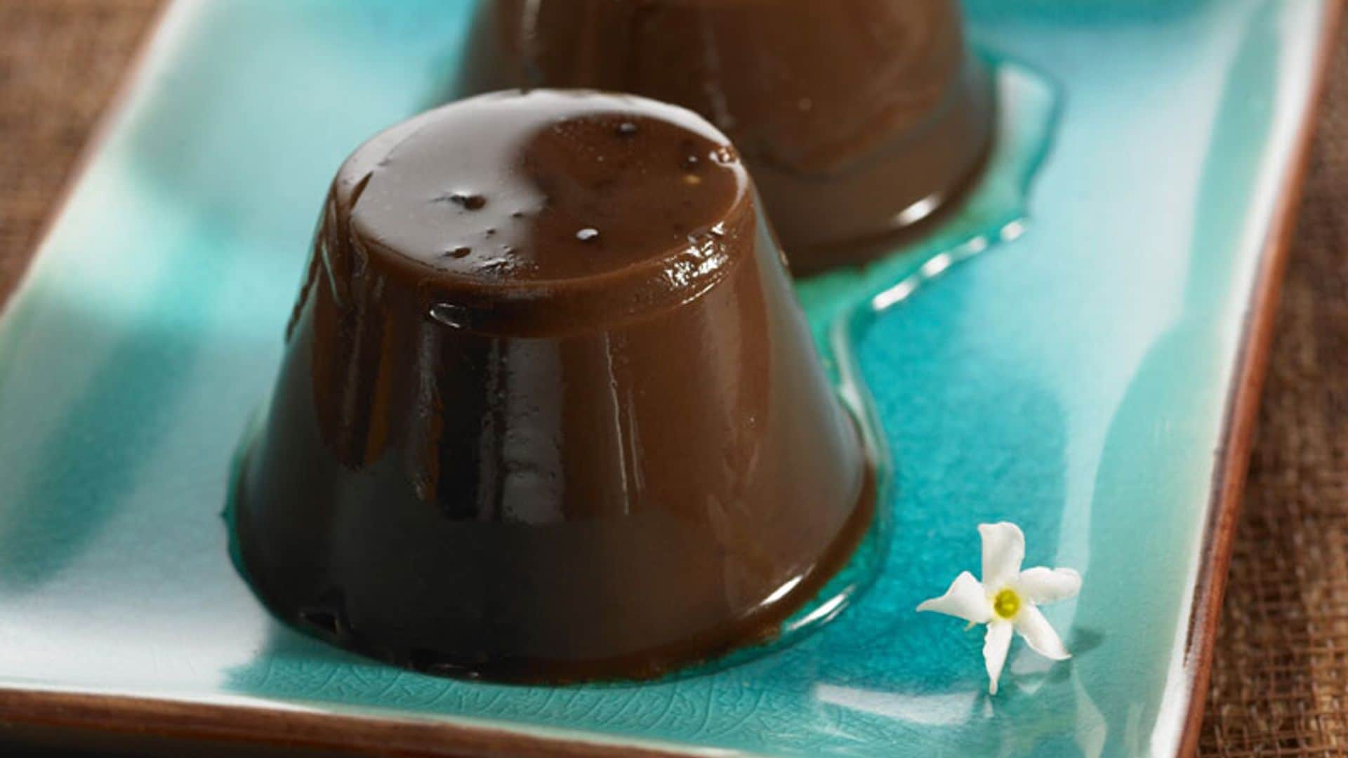 Flan de algarroba y avellanas