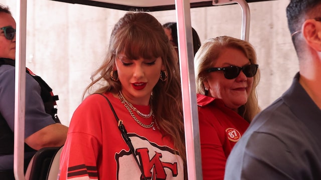 Taylor Swift se lleva a su madre a ver jugar a travis Kelce