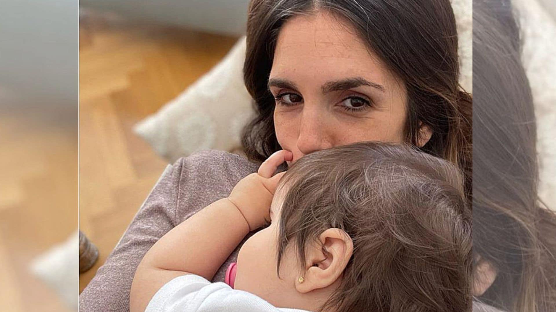 Elena Furiase cuenta el susto que ha vivido con su hija de 9 meses, que tuvo que ser hospitalizada