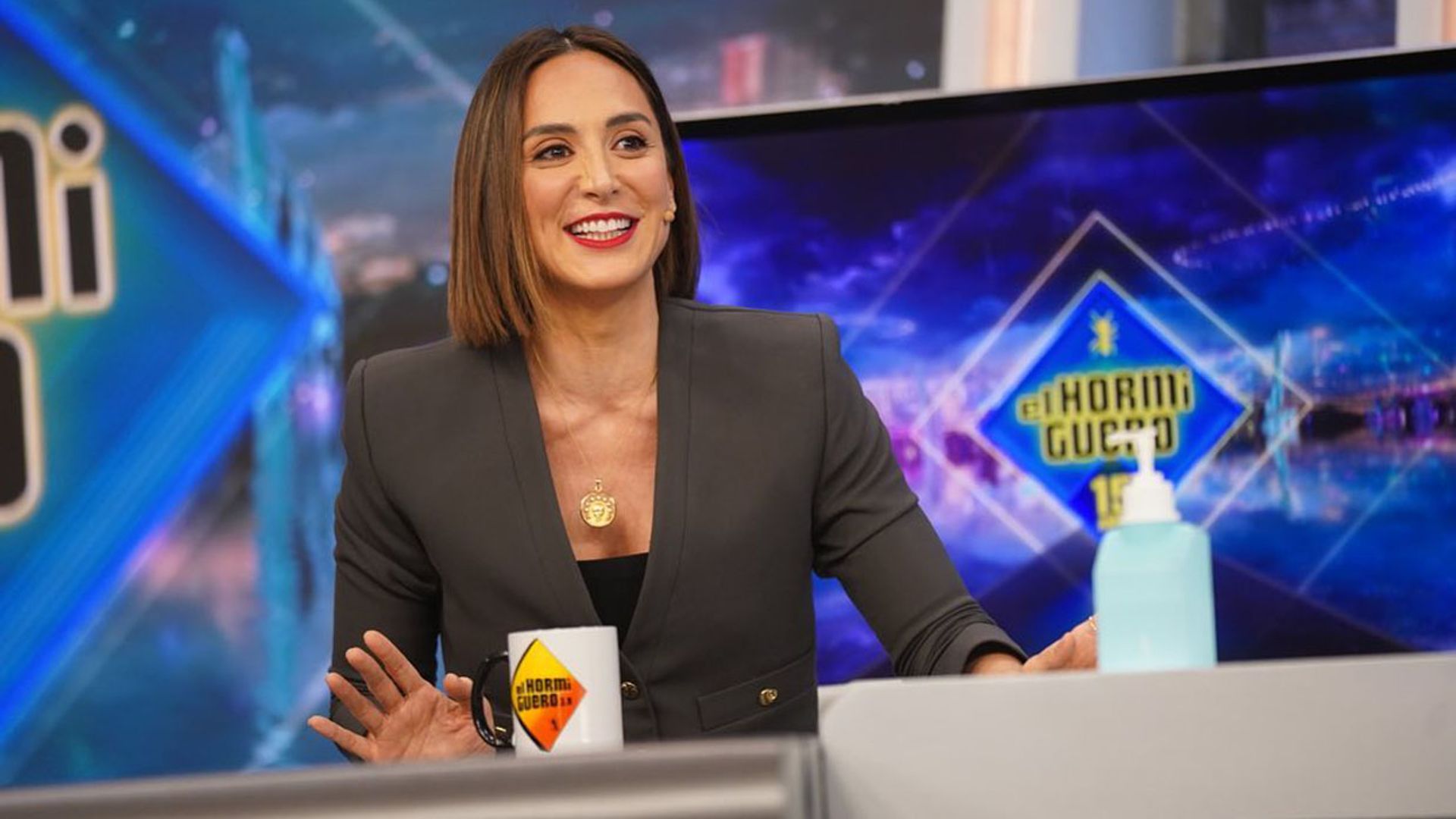 Copia el look de Tamara Falcó con estas blazers 'cropped' que también están de rebajas