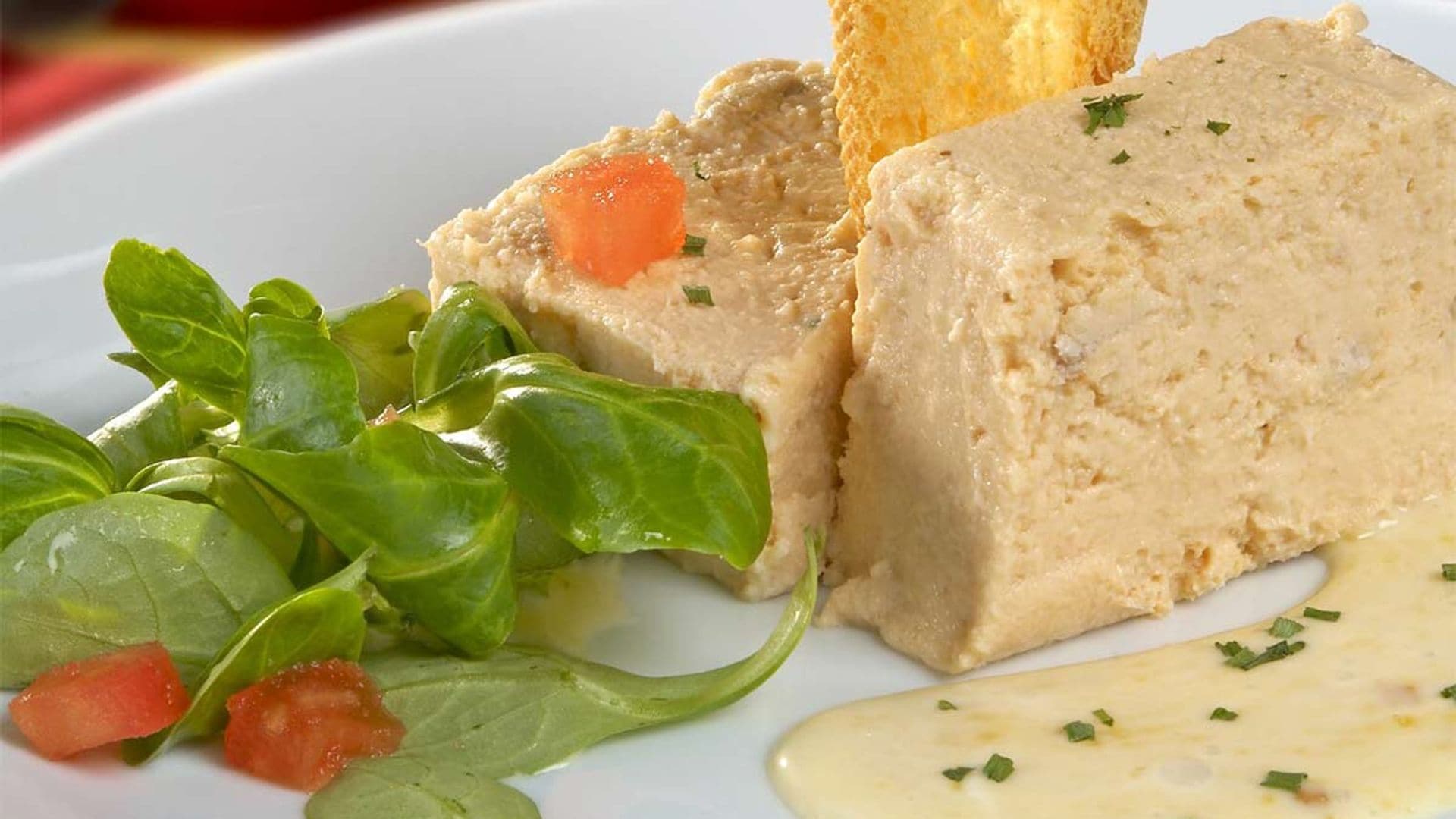 Pastel de pescado con mayonesa