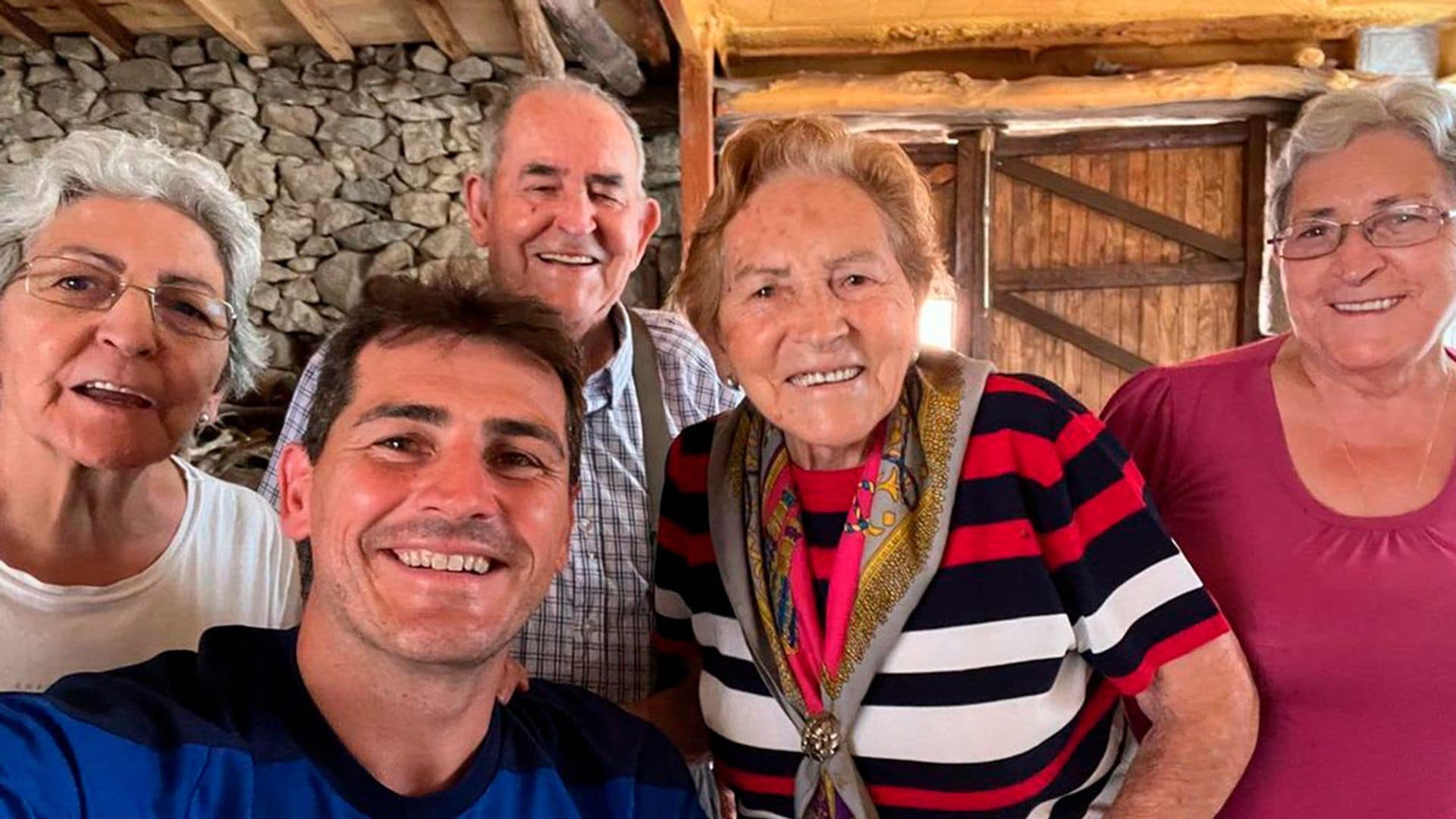 Iker Casillas, destrozado tras el fallecimiento de su abuela Nicasia, a quien estaba muy unido