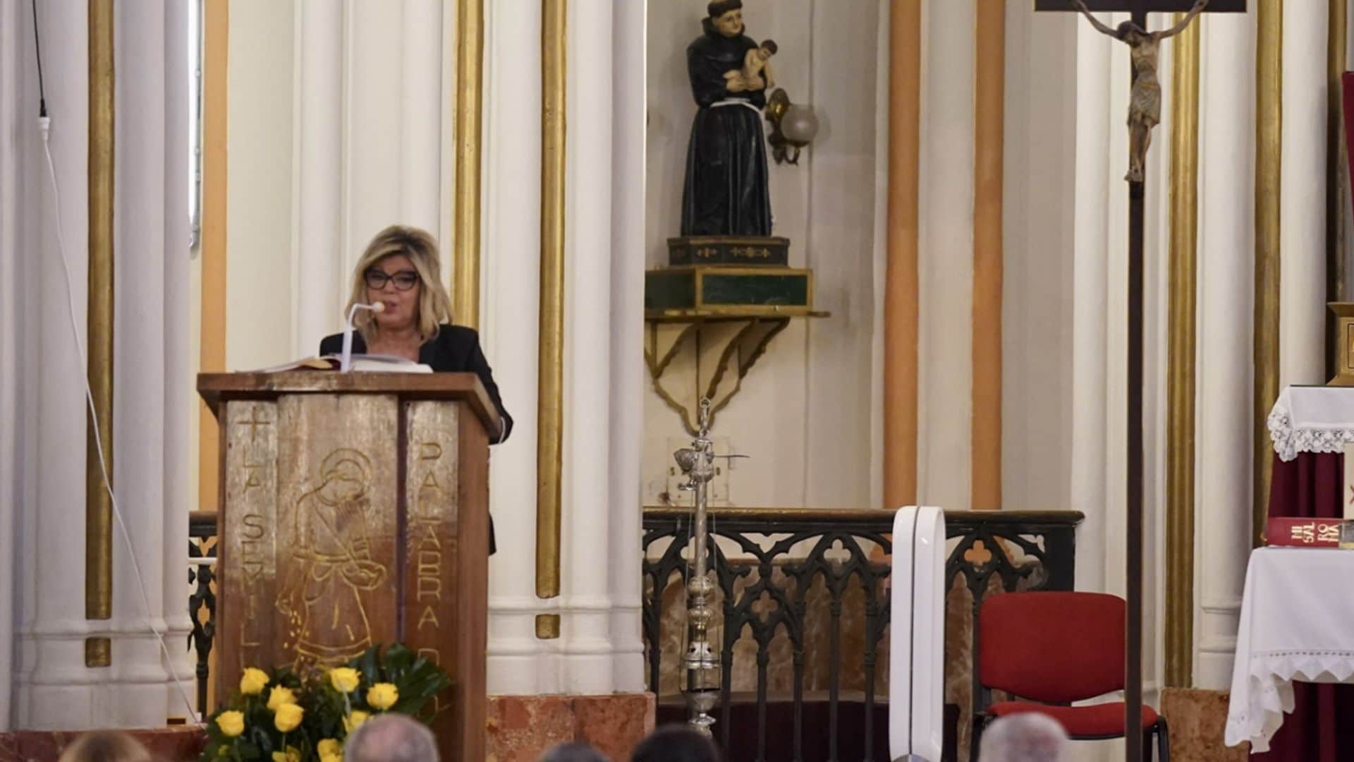 Escuchamos los emocionantes discursos de Terelu y su sobrina, Carmen, en la misa funeral por María Teresa Campos
