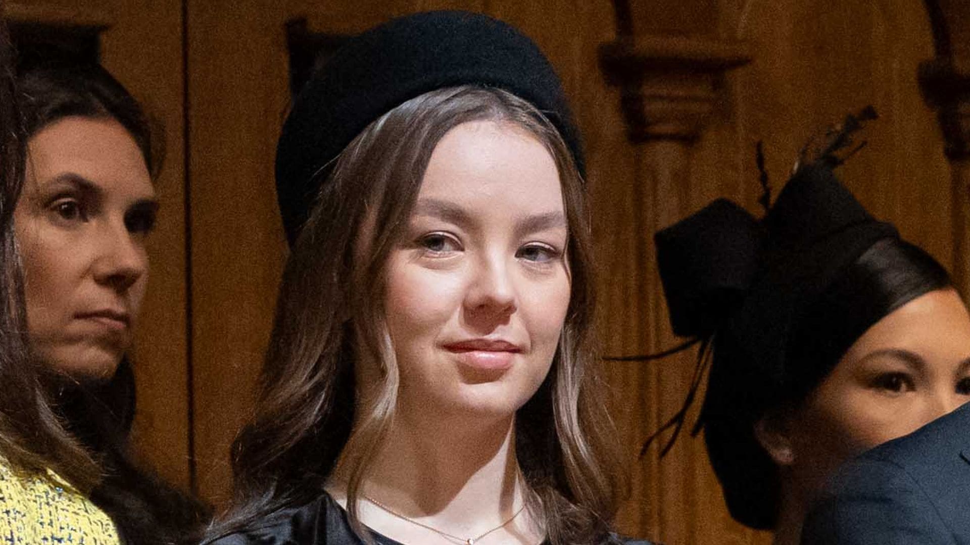 Alejandra de Hannover, con un minivestido de seda que esconde una conexión con su abuela Grace Kelly