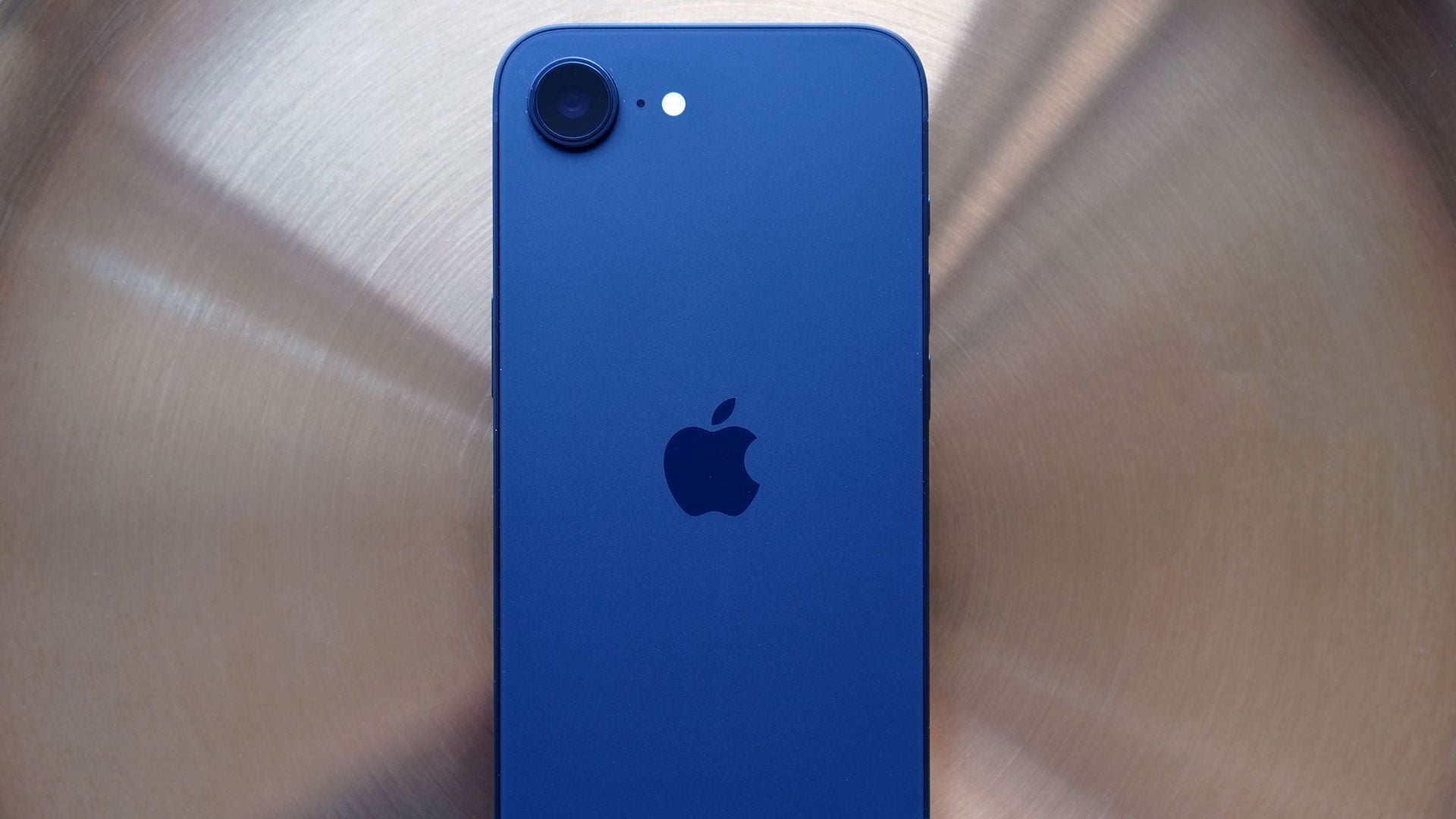Probamos el iPhone 16e, el iPhone más barato y más recomendable