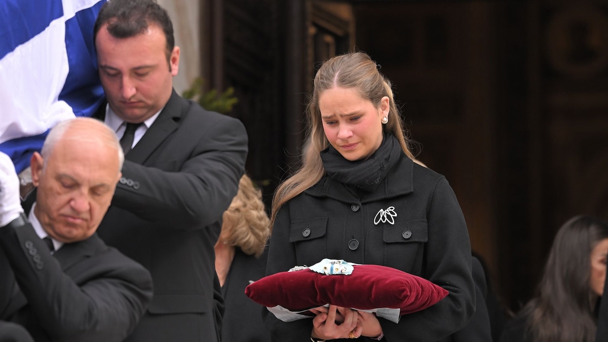 Irene Urdangarin, entre lágrimas, tuvo un papel destacado en el último adiós a la querida tía Pecu