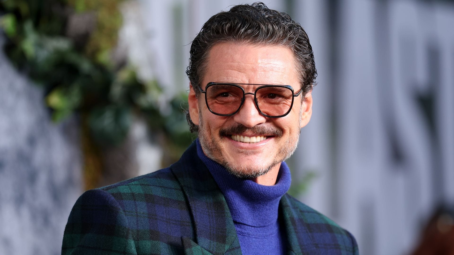 Pedro Pascal revoluciona la moda masculina con sus recientes 'looks'